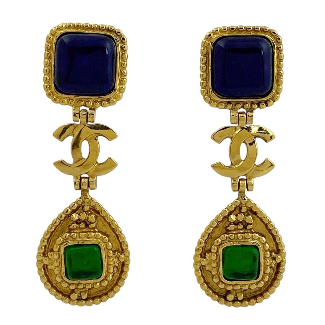 Vintage CHANEL 96A Blue and Green Gripoix Dangle Earring with Original Box: Vintage CHANEL 96A Blue and Green Gripoix Dangle Earring with Original Box Add a touch of vintage glamour to your jewelry collection with this stunning CHANEL 96A Blue and Green Gripoix Dangle Earring