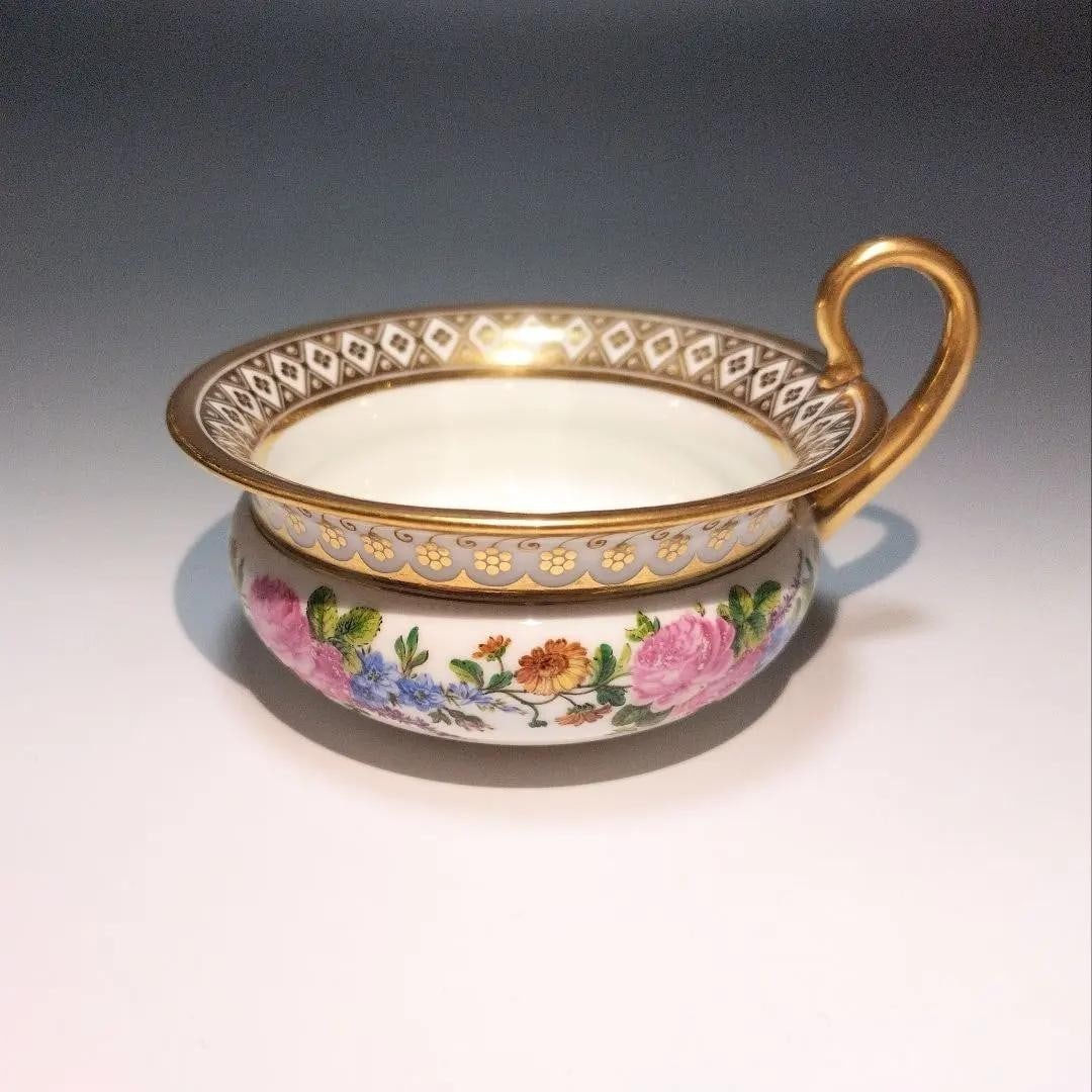 Sevres porcelain teacup with gold decorated floral garland (1 of 8)