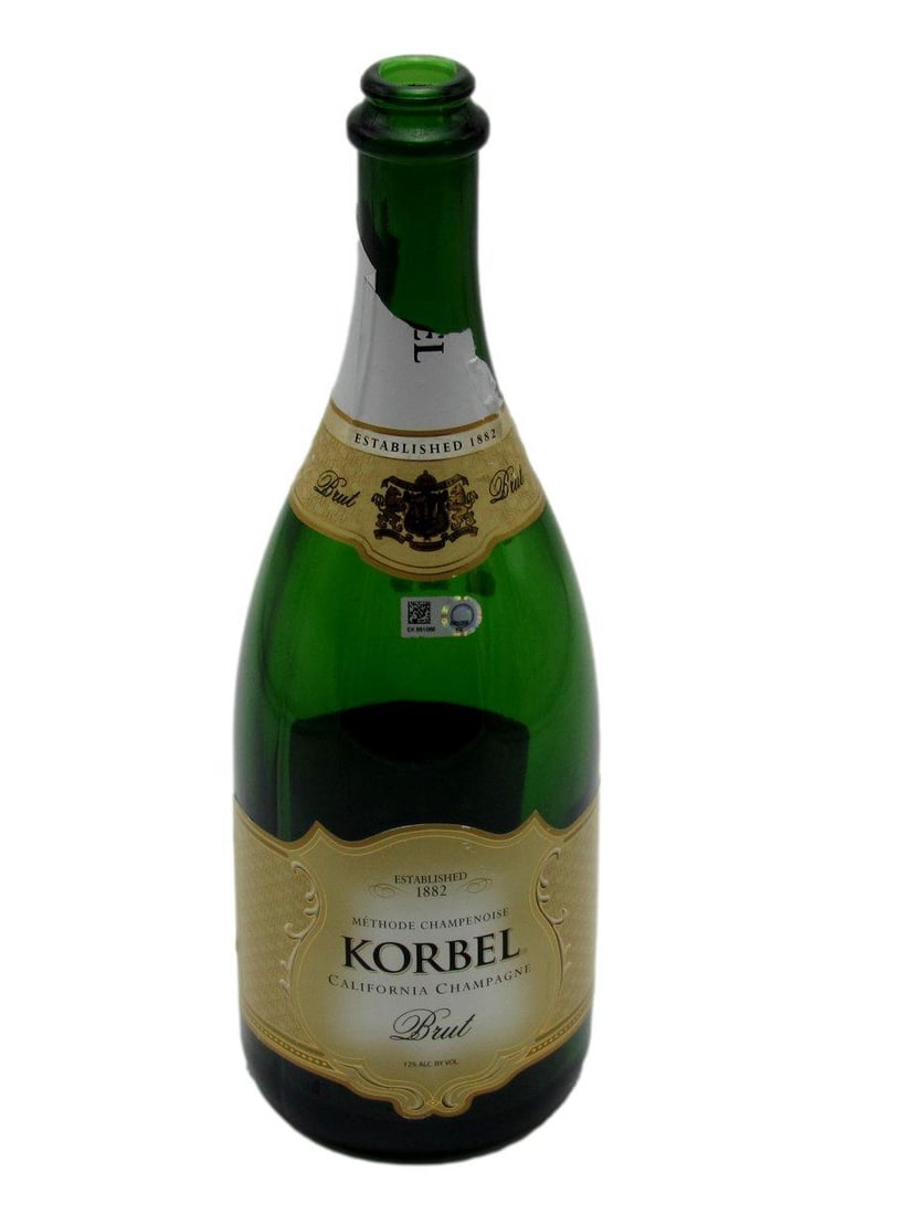 Red Sox Clinch AL East Title 9/ 20/ 2013 Clubhouse Celebration Bottle MLB 185508: Red Sox Clinch AL East Title 9/ 20/ 2013 Clubhouse Celebration Bottle MLB 185508 Celebrate the Red Sox' historic 2013 season with this exclusive bottle from the clubhouse celebration. Chilled to perfe