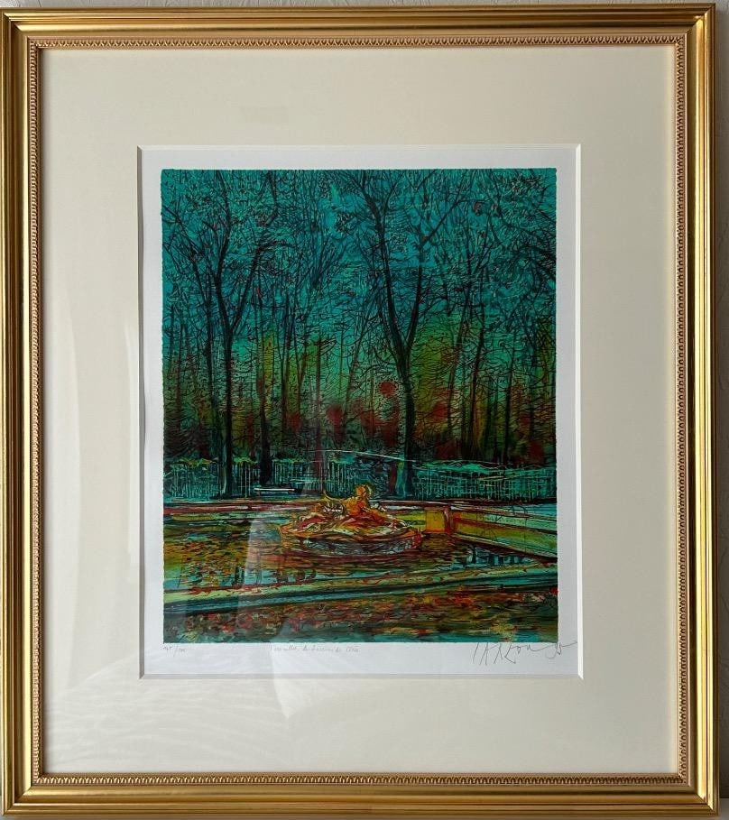 Jean Carzou Lithograph "Versailles, le bassin de Crs" 1995 Signed Numbered COA: Jean Carzou Lithograph "Versailles, le bassin de Crs" 1995 Signed Numbered COA Experience the timeless beauty of Jean Carzou's 1995 lithograph, "Versailles, le bassin de Crs", a stunning portrait of t