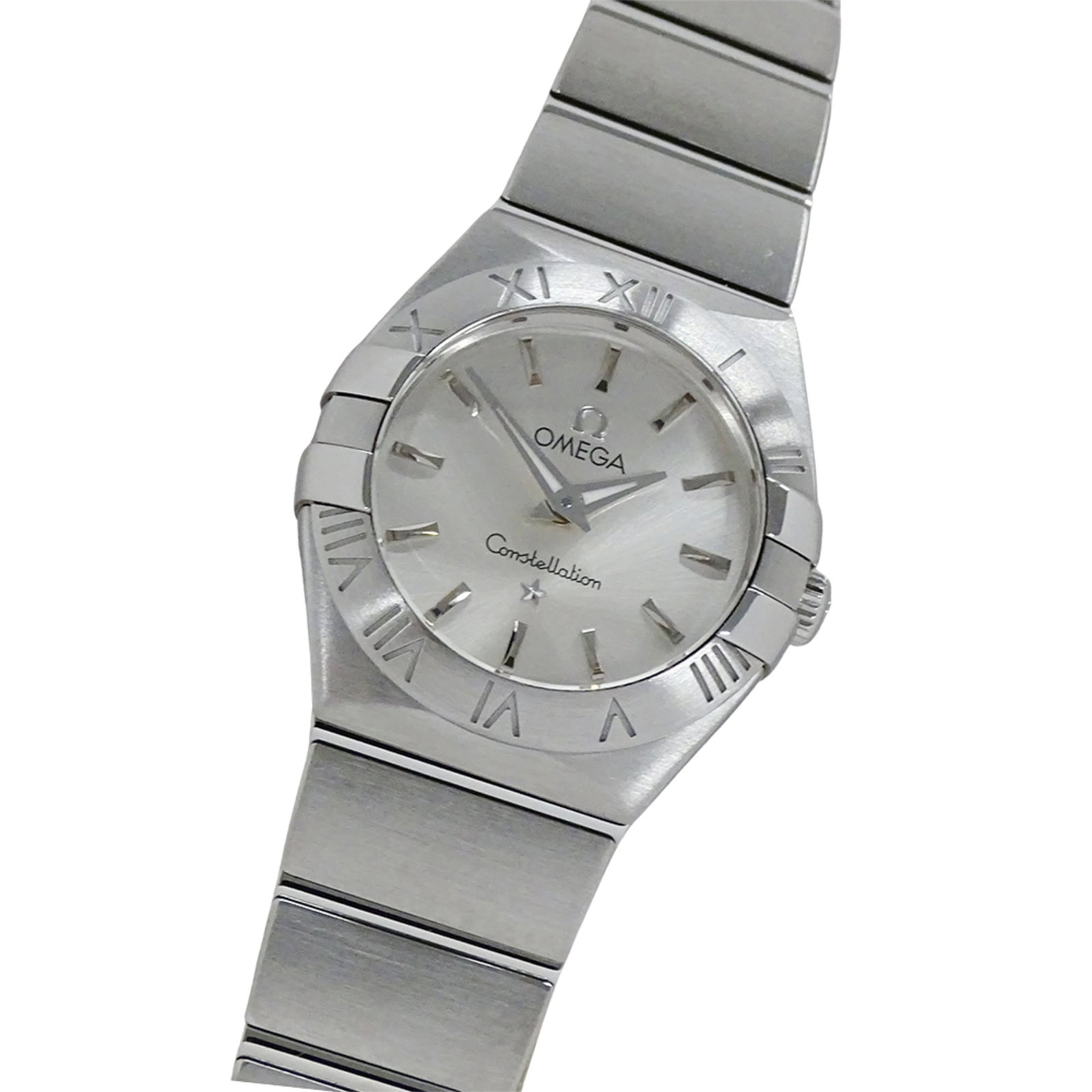 Omega wristwatch Omega: Omega wristwatch Omega A sleek and sophisticated silver Omega wristwatch, perfect for the modern woman who values timeless style and precision timekeeping. With its 24mm stainless steel case and