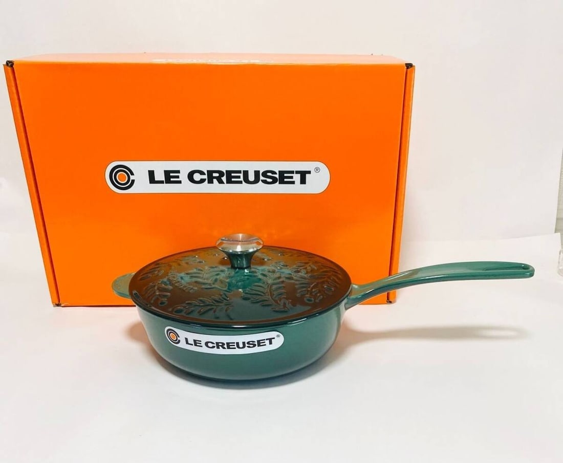 Le Creuset Saucier Olive Branch One-Handed Pot 21cm Artichoke Green Rare Boxed (1 of 7)