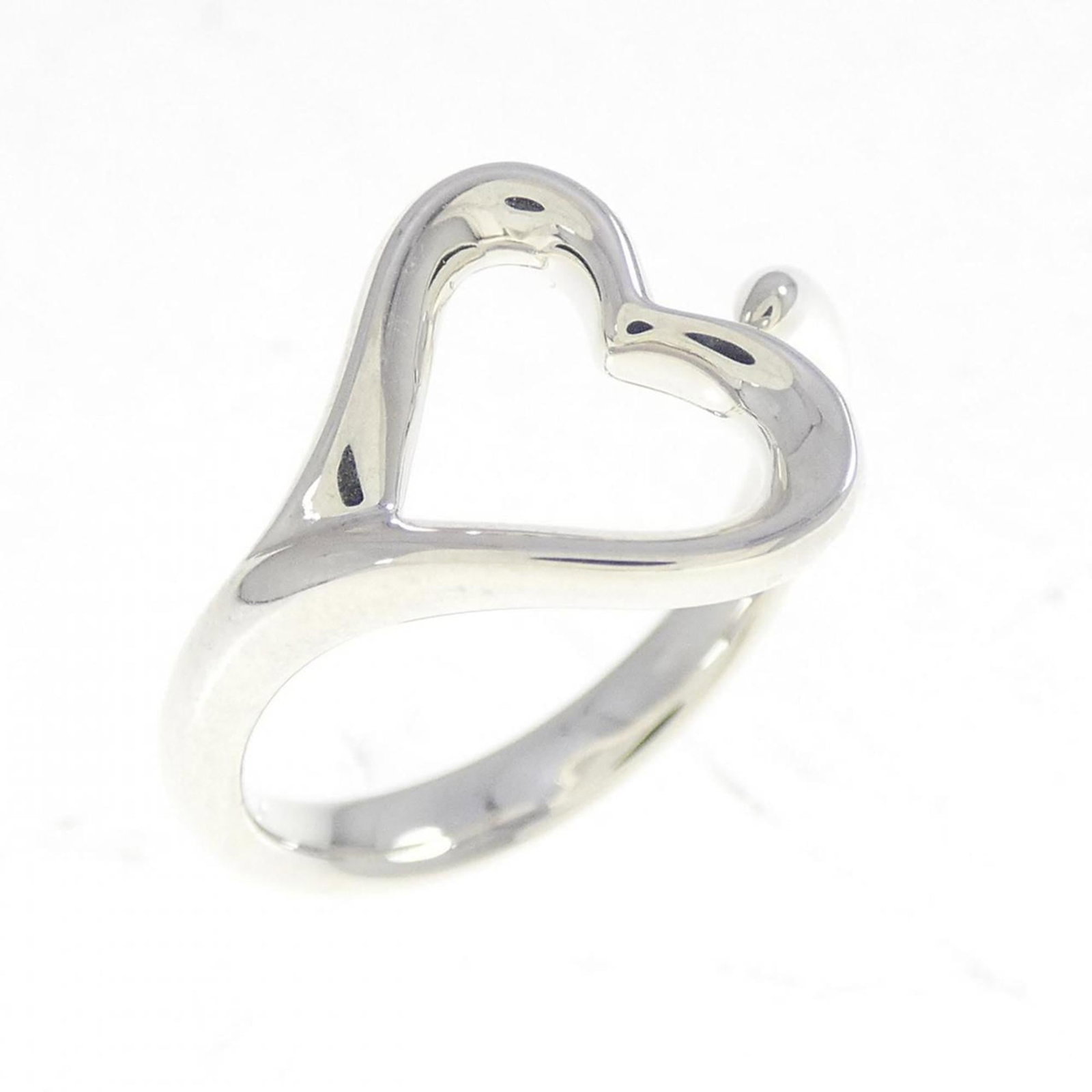 Tiffany silver ring band.: Tiffany silver ring band. A delicate Tiffany silver ring band, crafted from 925 sterling silver, adds a touch of elegance to any outfit. With its understated design and subtle weight, this versatile
