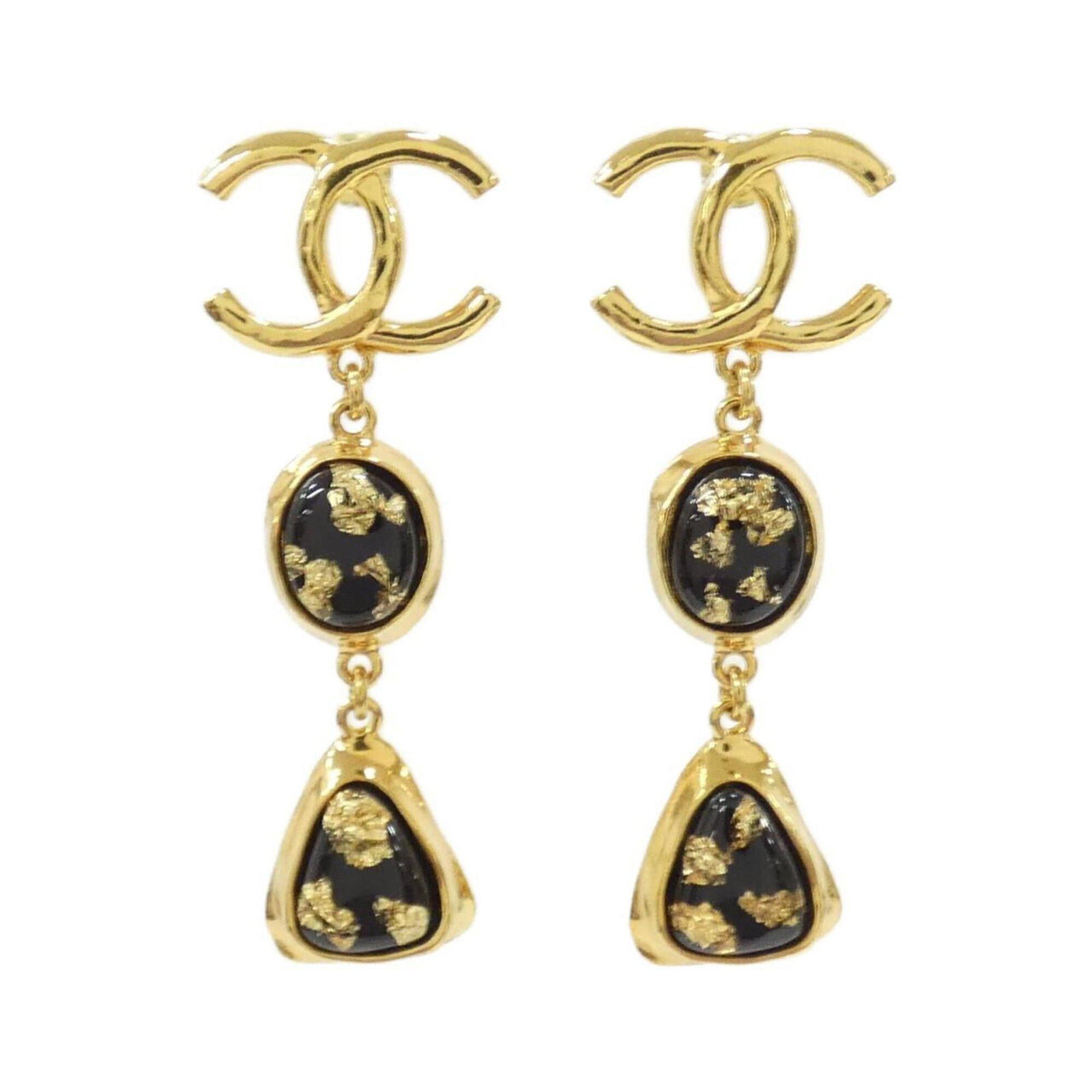 Chanel drop earrings: Chanel drop earrings Black Chanel drop earrings with a 55mm x 20mm frame, featuring a subtle design that adds elegance to any outfit. With some minor scratches and dirt, these earrings have been well-