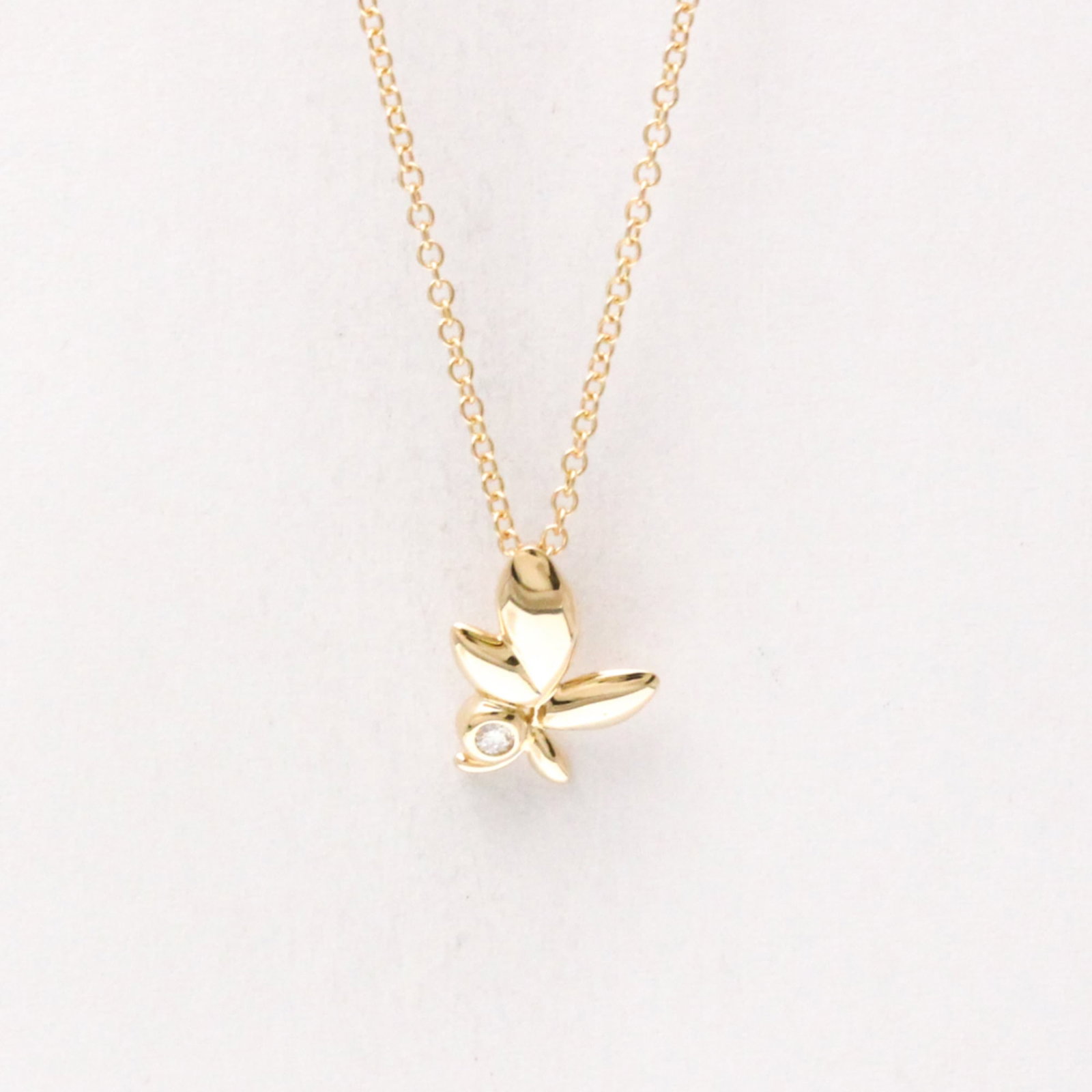 Tiffany Olive Leaf Diamond Necklace Pink Gold (18K) Diamond Men, Women Fashion Pendant Necklace: Tiffany Olive Leaf Diamond Necklace Pink Gold (18K) Diamond Men, Women Fashion Pendant Necklace A stunning pink gold (18K) diamond pendant necklace from Tiffany, featuring a 2.1g diamond set in a slee