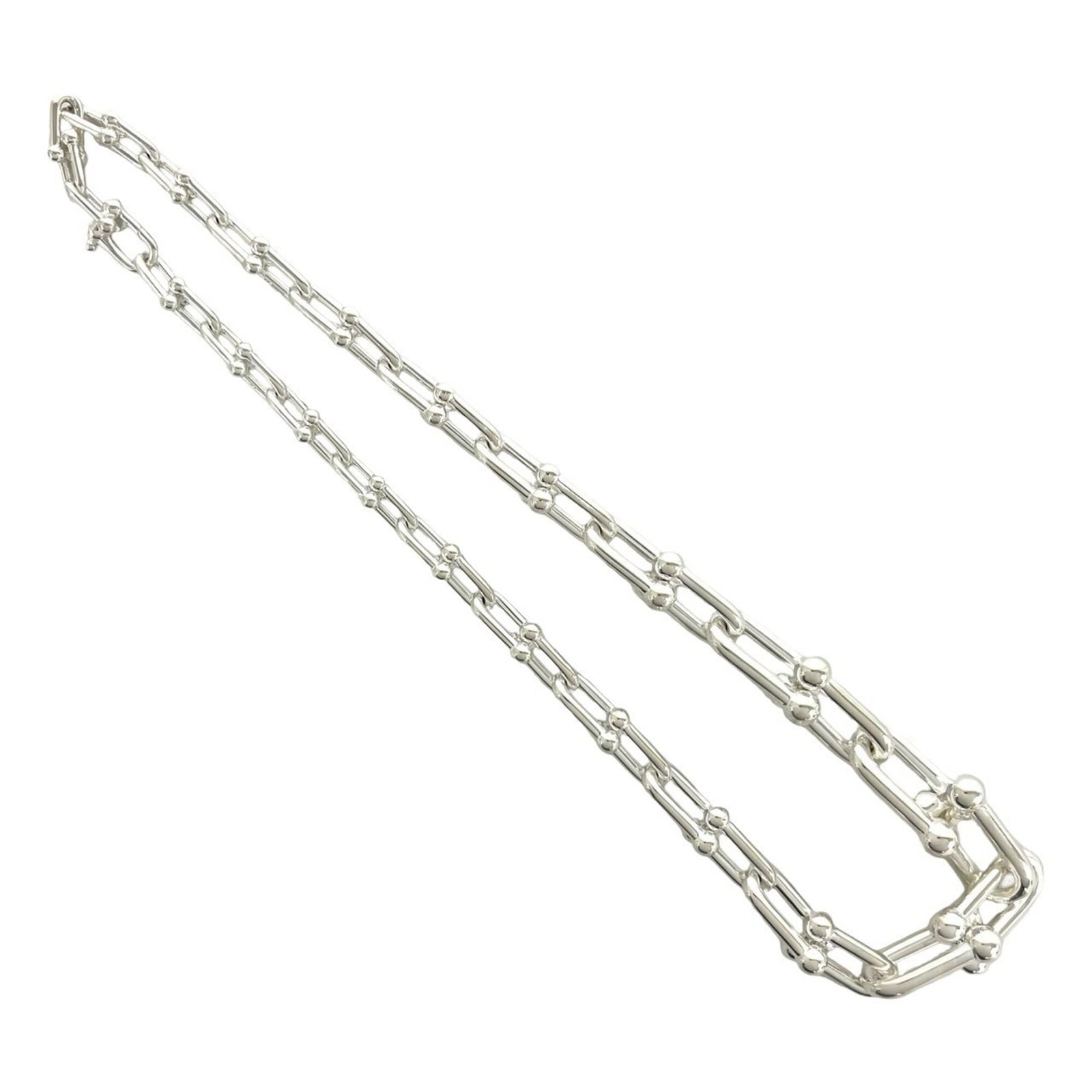 TIFFANY&Co. Tiffany HardWear Graduated Link Necklace 925 Silver Accessory 42702: TIFFANY&Co. Tiffany HardWear Graduated Link Necklace 925 Silver Accessory 42702 A sleek and sophisticated Tiffany HardWear necklace, this 925 silver accessory boasts a graduated link design that adds