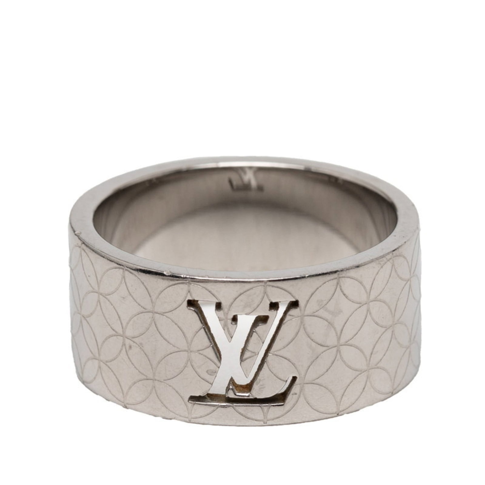 Louis Vuitton metal band ring: Louis Vuitton metal band ring A sleek Louis Vuitton metal band ring in excellent condition, featuring the iconic brand's signature style with subtle signs of wear from previous use. The ring boasts a 