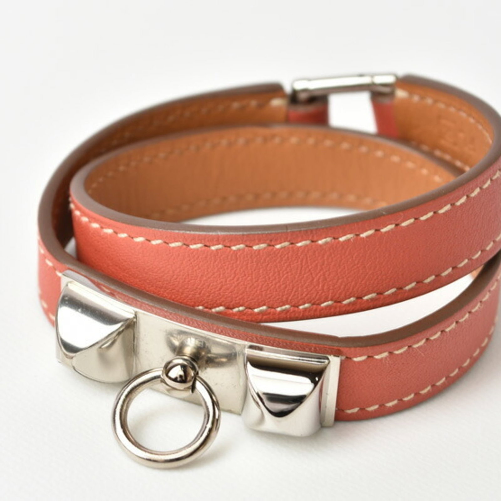 Hermes Bangle Barenia Leather/ Felt, Leather: Hermes Bangle Barenia Leather/ Felt, Leather A pre-owned Hermes bangle made from Barenia leather and felt, this piece boasts a rich brown and pink color combination. With its 1.2cm width, it adds a to