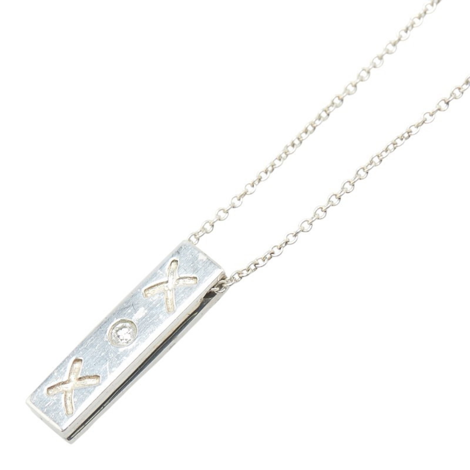 Tiffany & Co. Kiss Bar single diamond necklace in 925 silver for women. TIFFANY: Tiffany & Co. Kiss Bar single diamond necklace in 925 silver for women. TIFFANY A delicate Tiffany & Co. Kiss Bar necklace in 925 silver shines with a single diamond pendant, adding a touch of