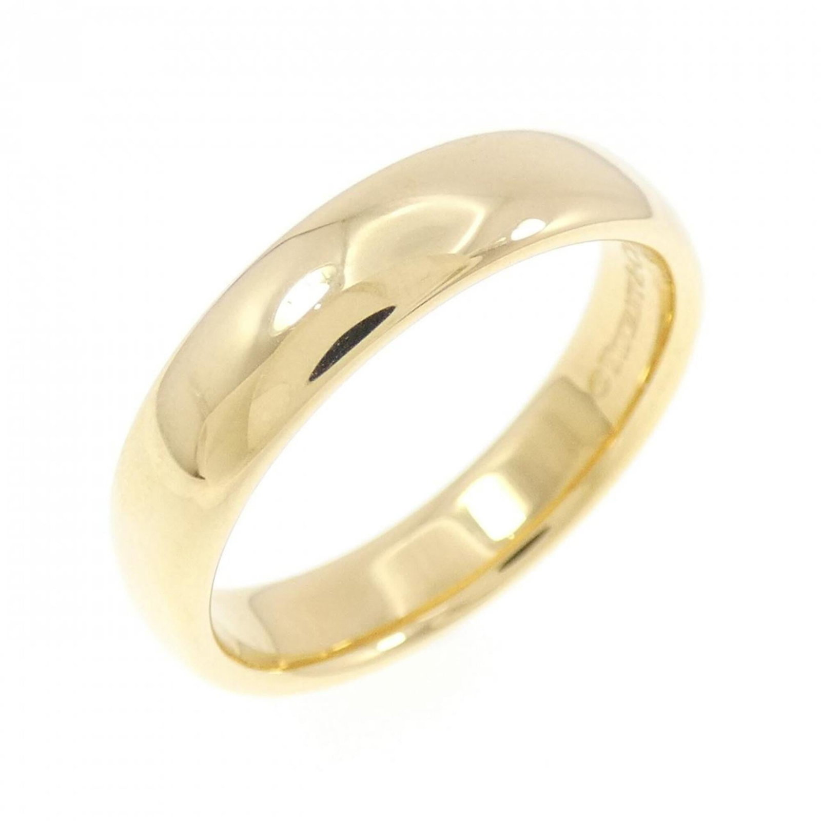 Tiffany 18k yellow gold band ring: Tiffany 18k yellow gold band ring A beautiful 18k yellow gold band ring from Tiffany, featuring a classic design that exudes timeless elegance. This pre-owned ring showcases a few subtle signs of wear