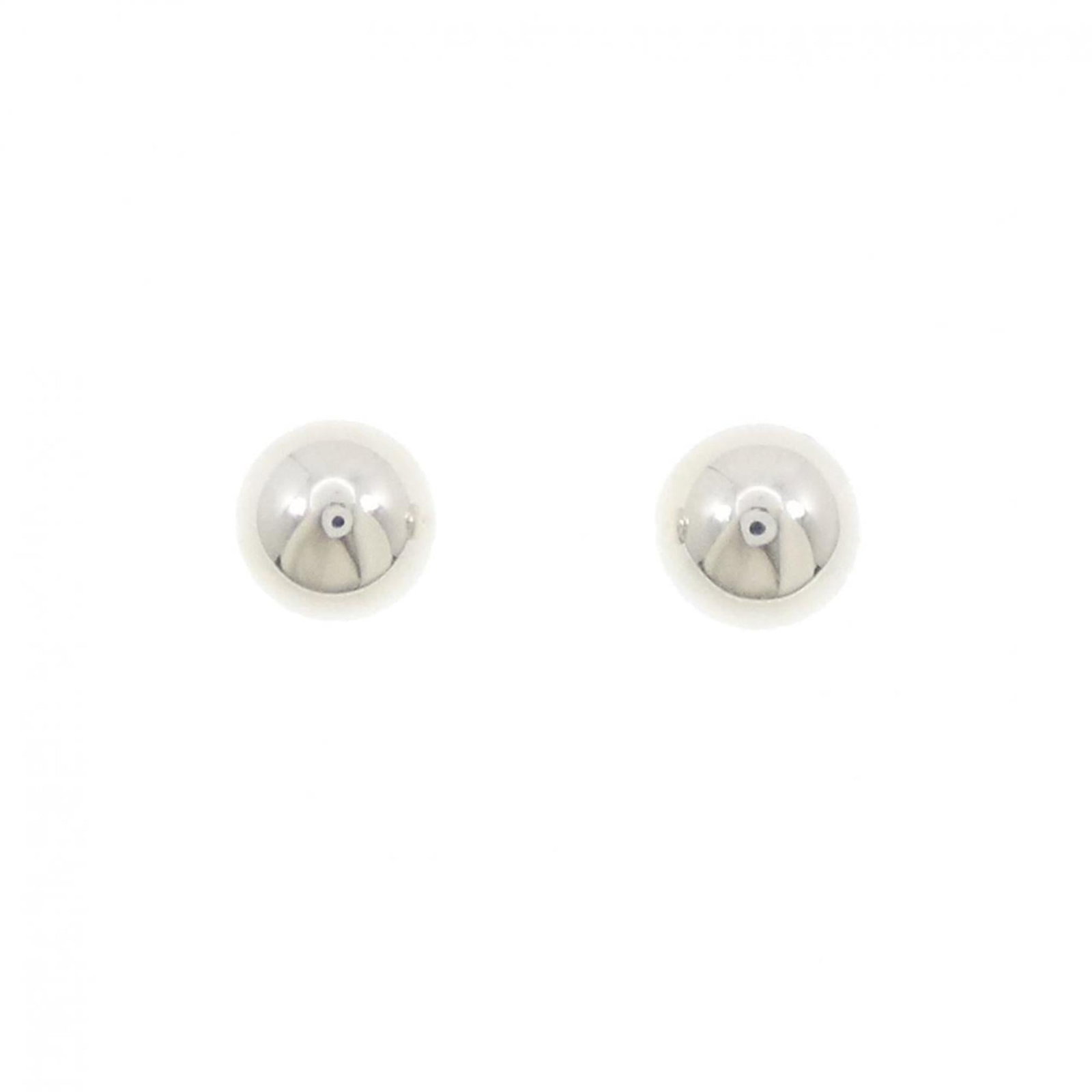 Tiffany silver stud earrings: Tiffany silver stud earrings Elegant and understated, these Tiffany silver stud earrings shine with a subtle sophistication. Made from high-quality 925 sterling silver, they boast a sleek design that