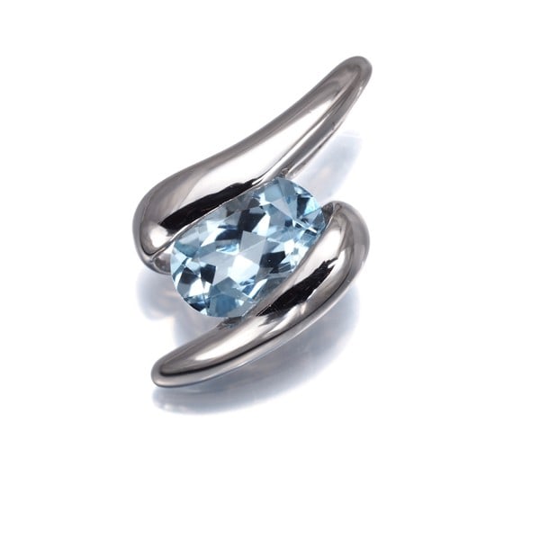 Tasaki Pendant Aquamarine 900 Platinum: Tasaki Pendant Aquamarine 900 Platinum A stunning 900 platinum pendant showcases a beautiful natural aquamarine stone, crafted with precision and attention to detail by TASAKI in Japan. The platinum