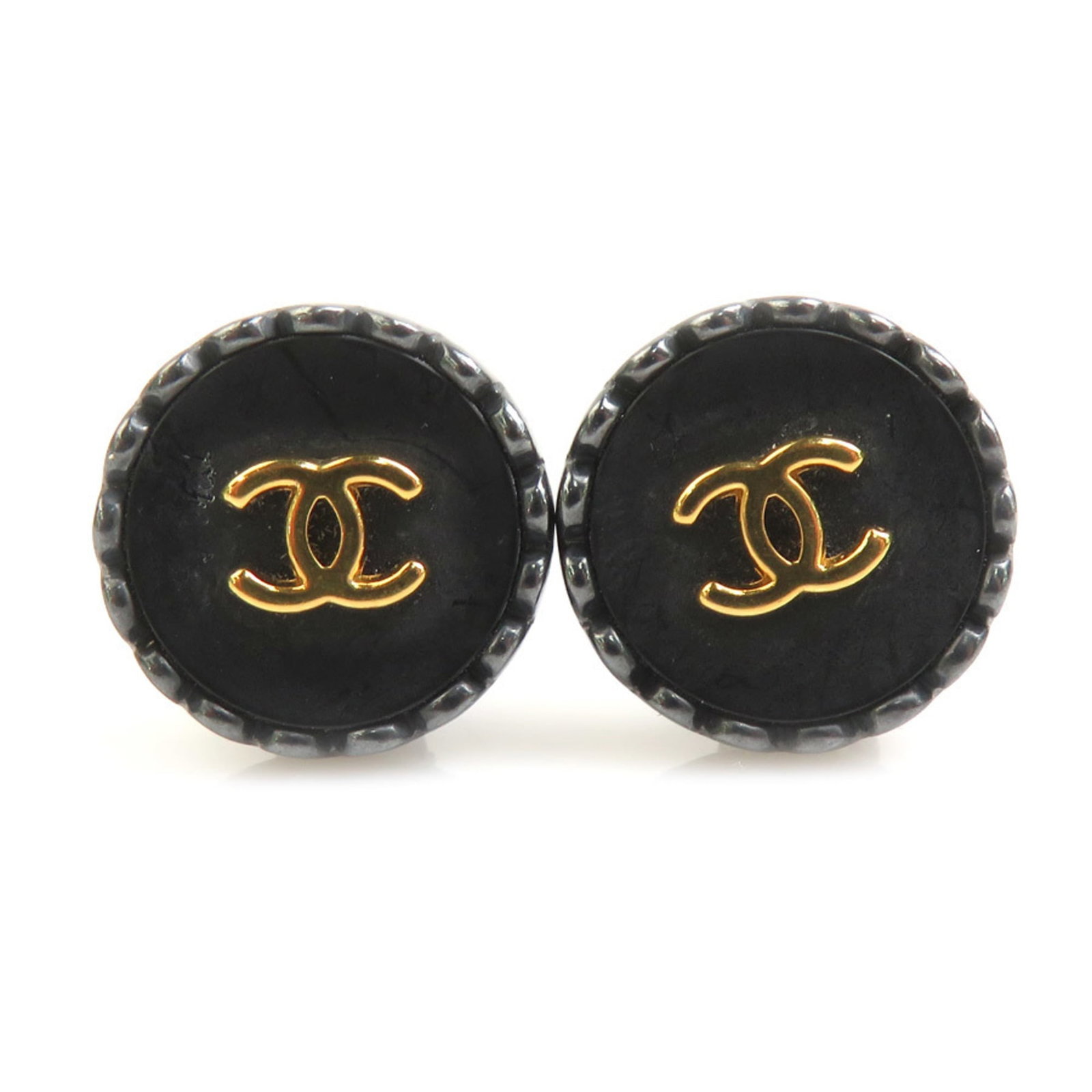 Chanel metal clip earrings: Chanel metal clip earrings For sale is a pair of authentic Chanel metal clip earrings in black and gold finishes. The earrings have been used and show some signs of wear, including minor scratches