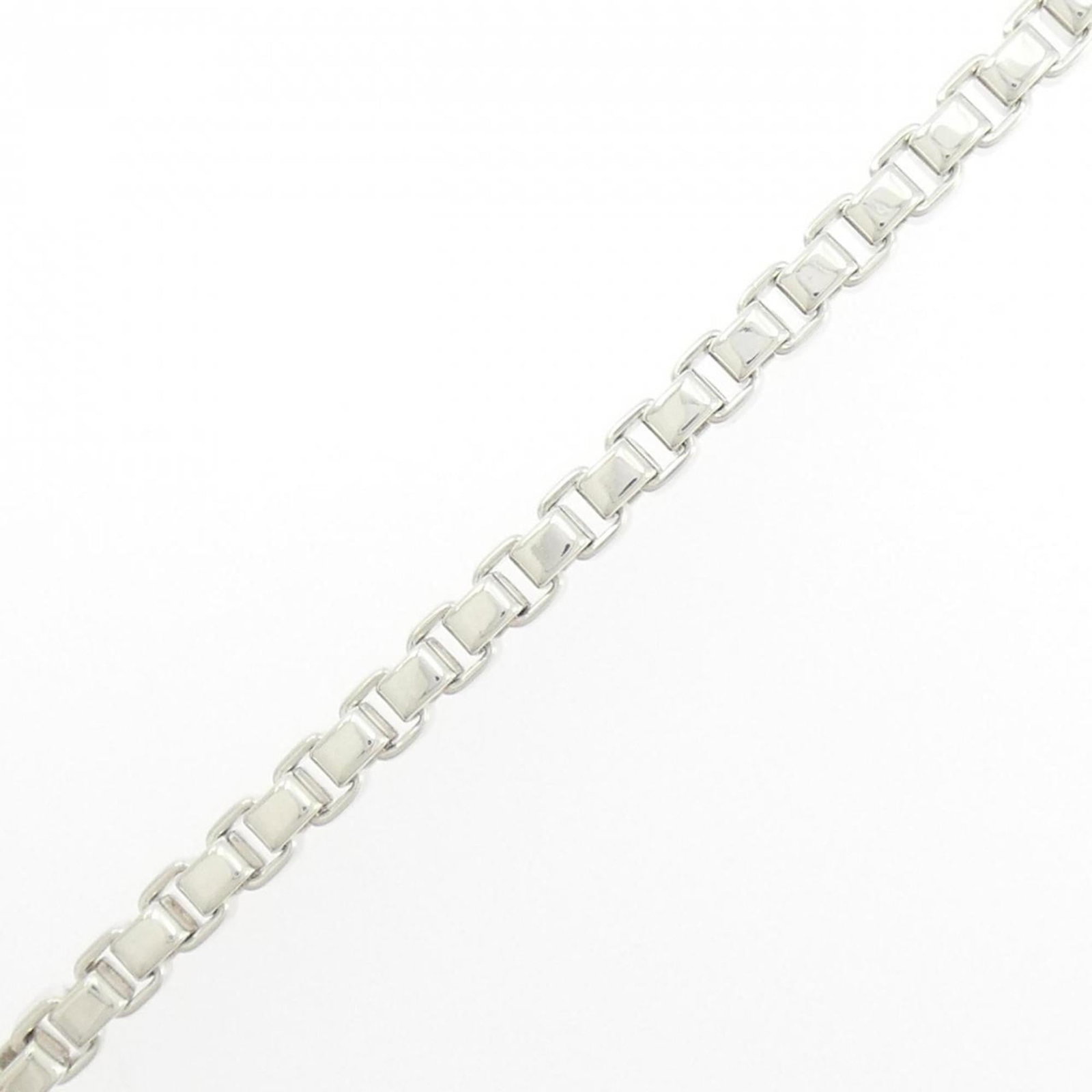 Tiffany Charm Bracelet Silver 925: Tiffany Charm Bracelet Silver 925 A delicate 925 silver charm bracelet from Tiffany, featuring a slender profile and subtle texture. With a total length of 19cm, this elegant piece is adorned with a