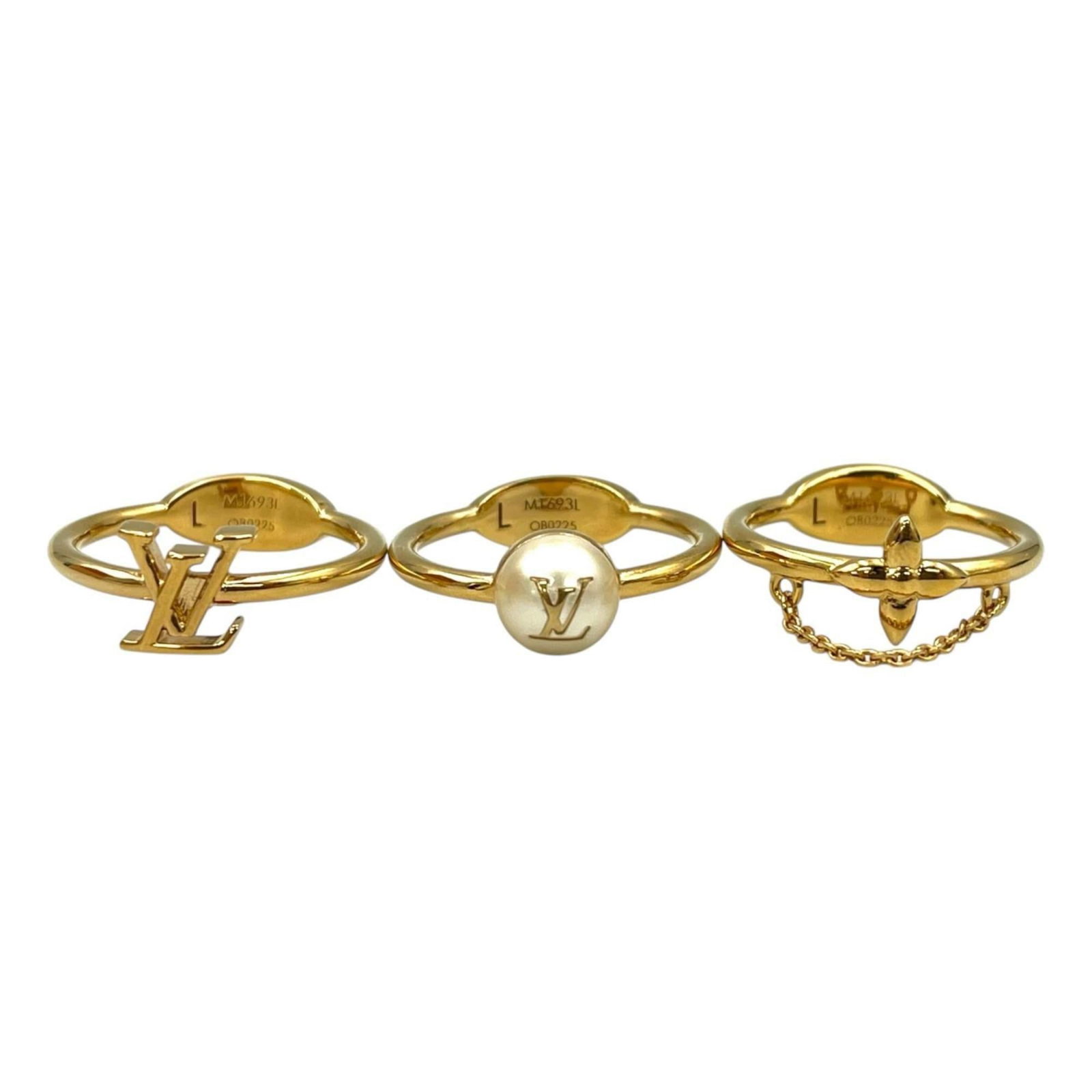 Louis Vuitton Band Ring Gold Plating: Louis Vuitton Band Ring Gold Plating A chic Louis Vuitton band ring adds a touch of luxury to any outfit with its gold plating detail. This used ring is in good condition, showing some signs of wear