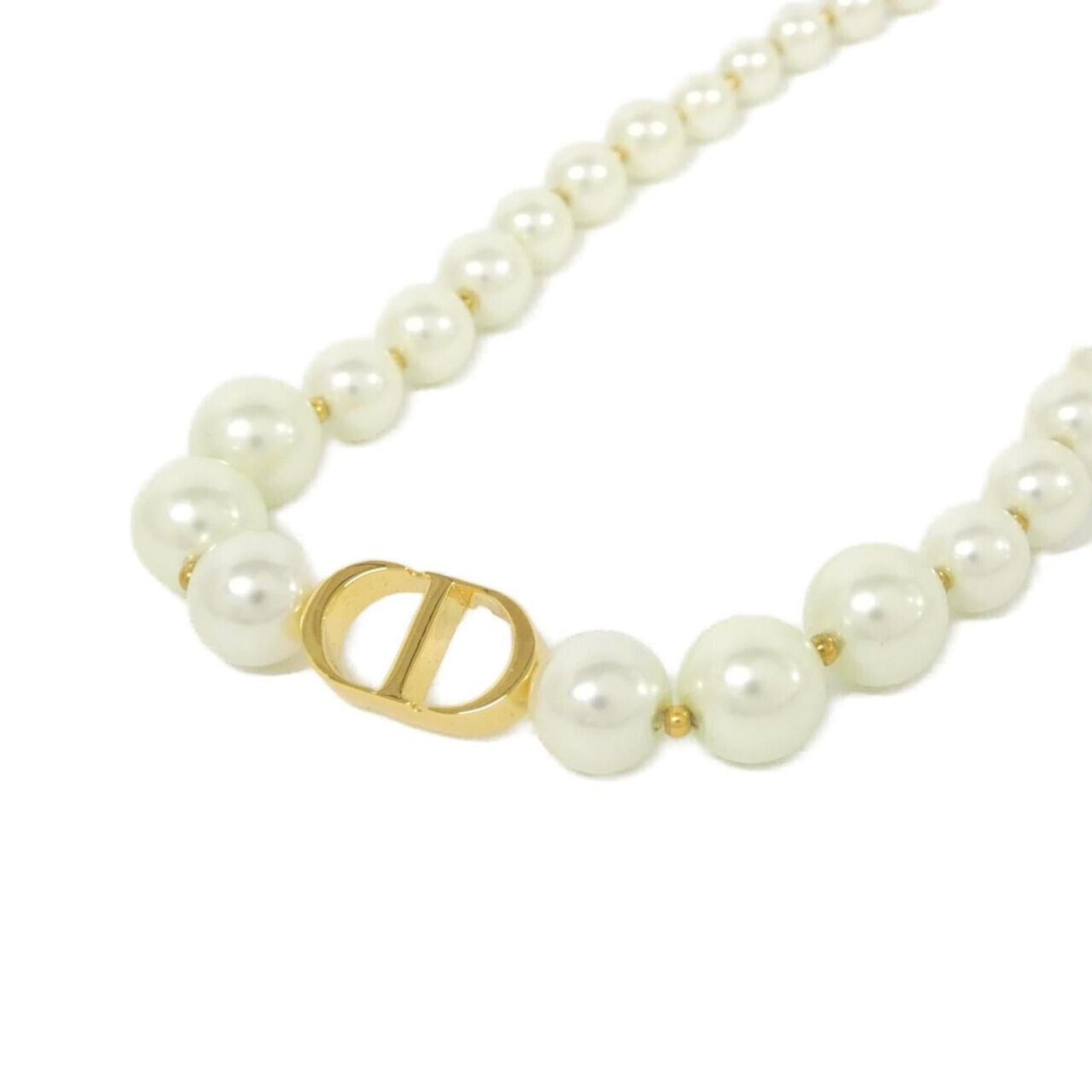 Christian Dior Necklace Montaigne N1116MTGRS: Christian Dior Necklace Montaigne N1116MTGRS A stunning Christian Dior necklace, the Montaigne design boasts elegant gold and white tones that add sophistication to any outfit. With its 10mm x 20mm