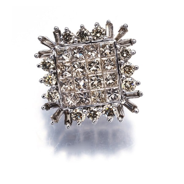 Brown Diamond 1.19Ct Pendant 18K 750 White Gold: Brown Diamond 1.19Ct Pendant 18K 750 White Gold A stunning 1.19 carat brown diamond pendant shines in 18k white gold, crafted with meticulous attention to detail. This natural gemstone is set in a