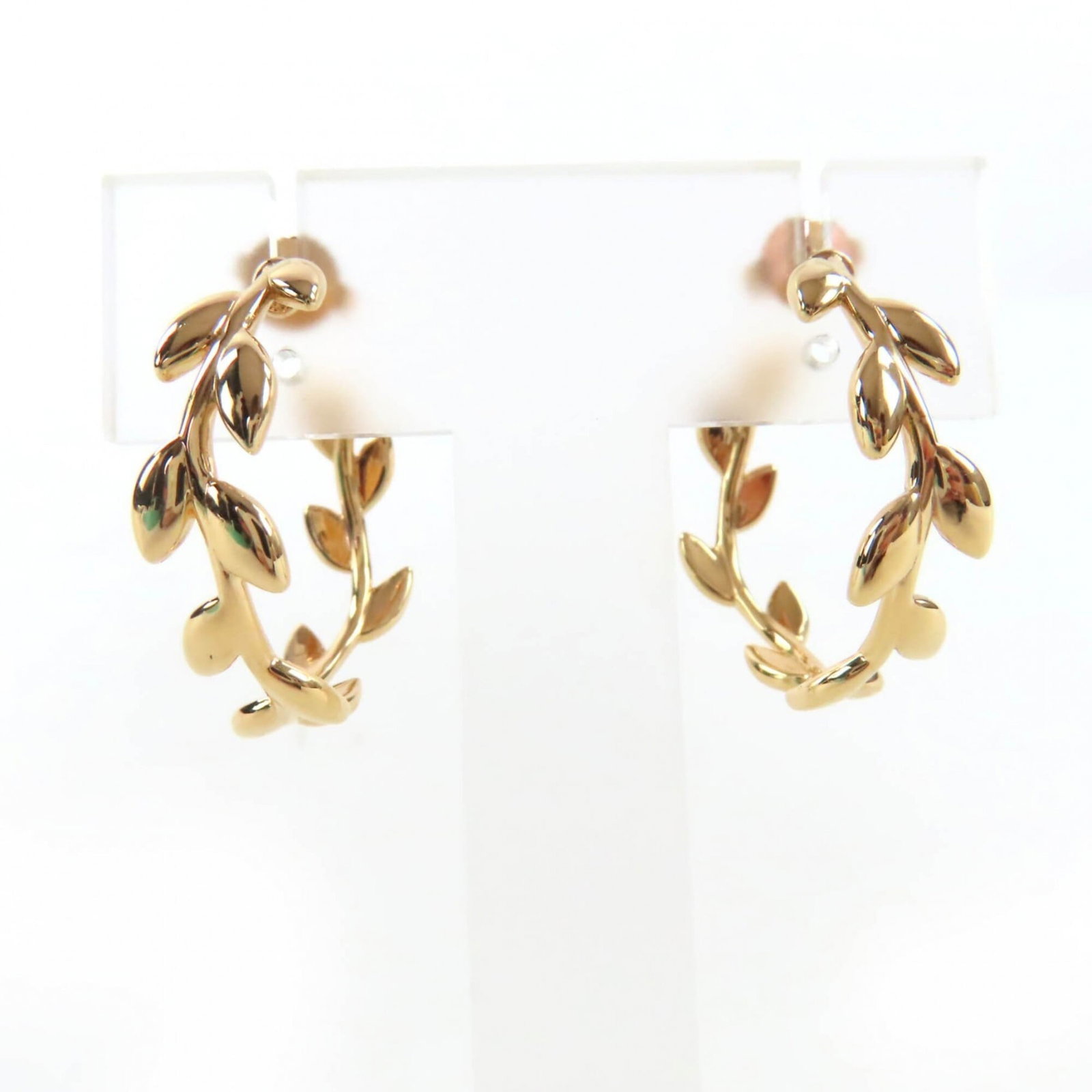 Tiffany Hoop Earrings: Tiffany Hoop Earrings Elevate your everyday style with these 18K gold Tiffany hoop earrings, featuring a delicate pink hue and sleek design. With a subtle weight of 9.9g, they add a touch of