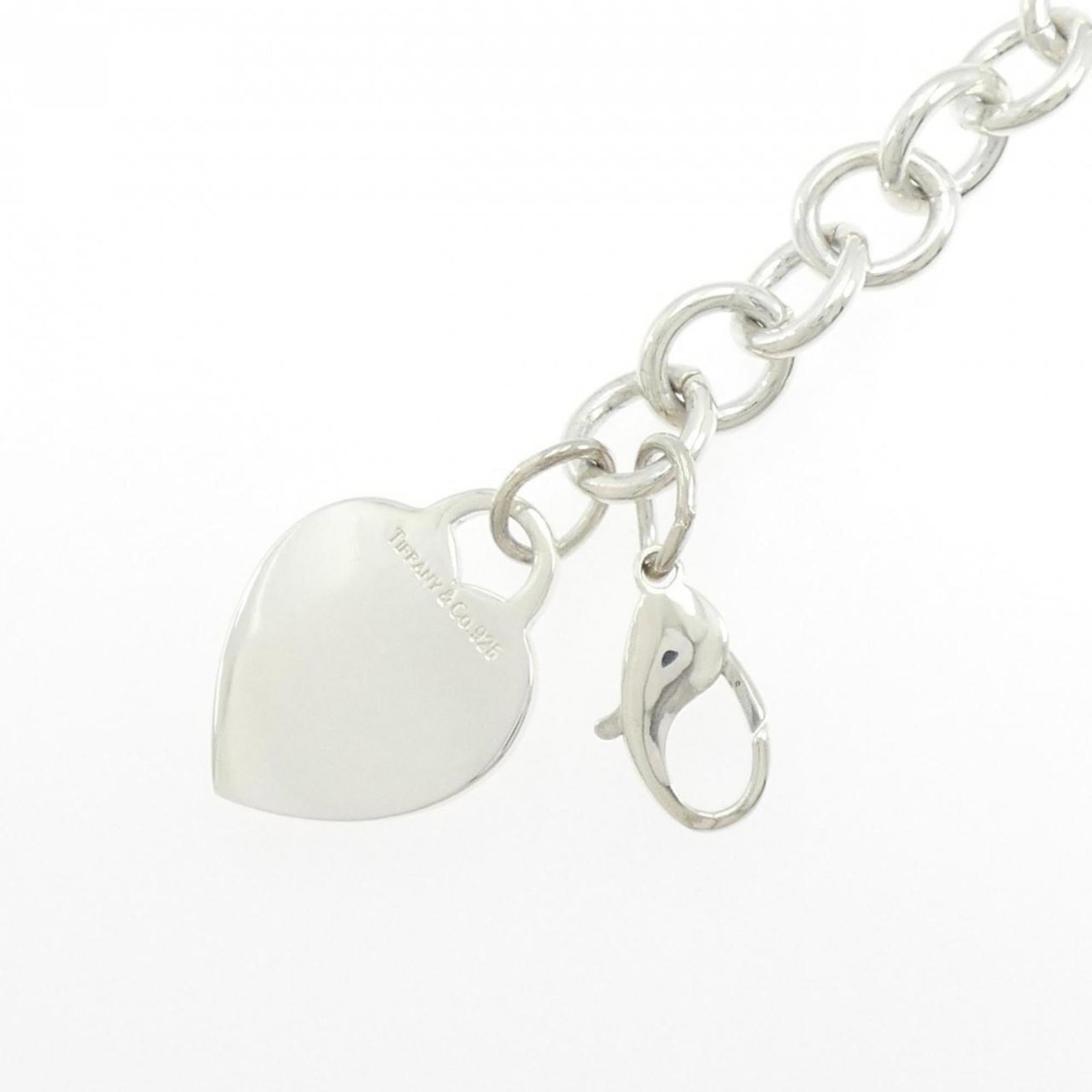Tiffany Charm Bracelet Silver 925: Tiffany Charm Bracelet Silver 925 A delicate silver charm bracelet from Tiffany, crafted with 925 sterling silver for a touch of elegance. With its slender length of 19.5cm, this versatile accessory c