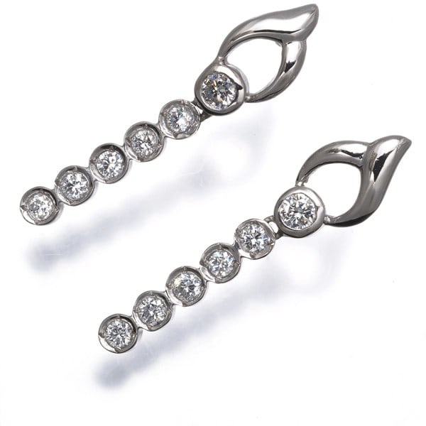 900 Platinum Diamond Drop Earrings 0.26Ct (1 of 4)