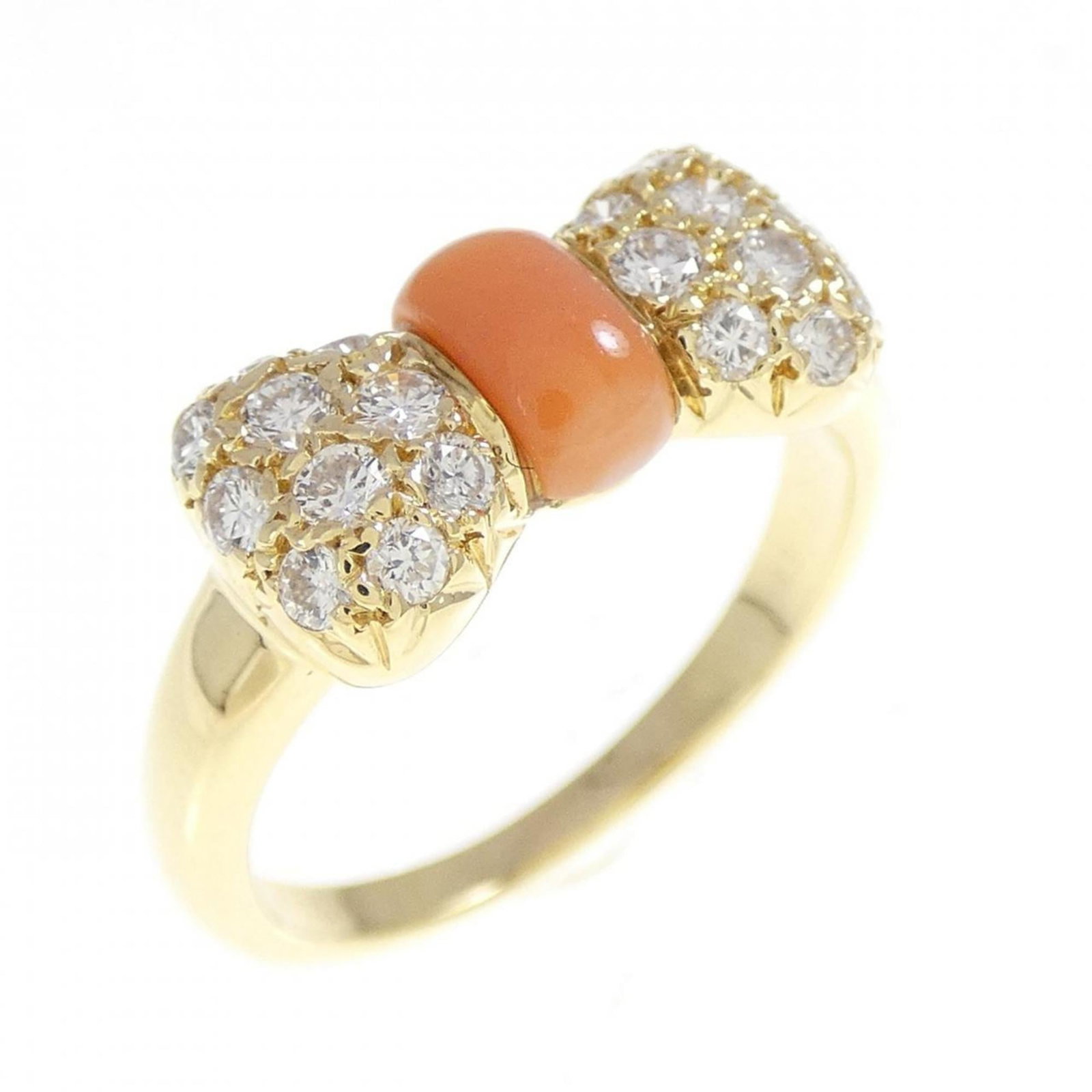 Van Cleef Arpels is a yellow gold band ring: Van Cleef Arpels is a yellow gold band ring A delicate 18K yellow gold band ring from Van Cleef & Arpels boasts a subtle elegance with its understated design, complemented by a single diamond set into