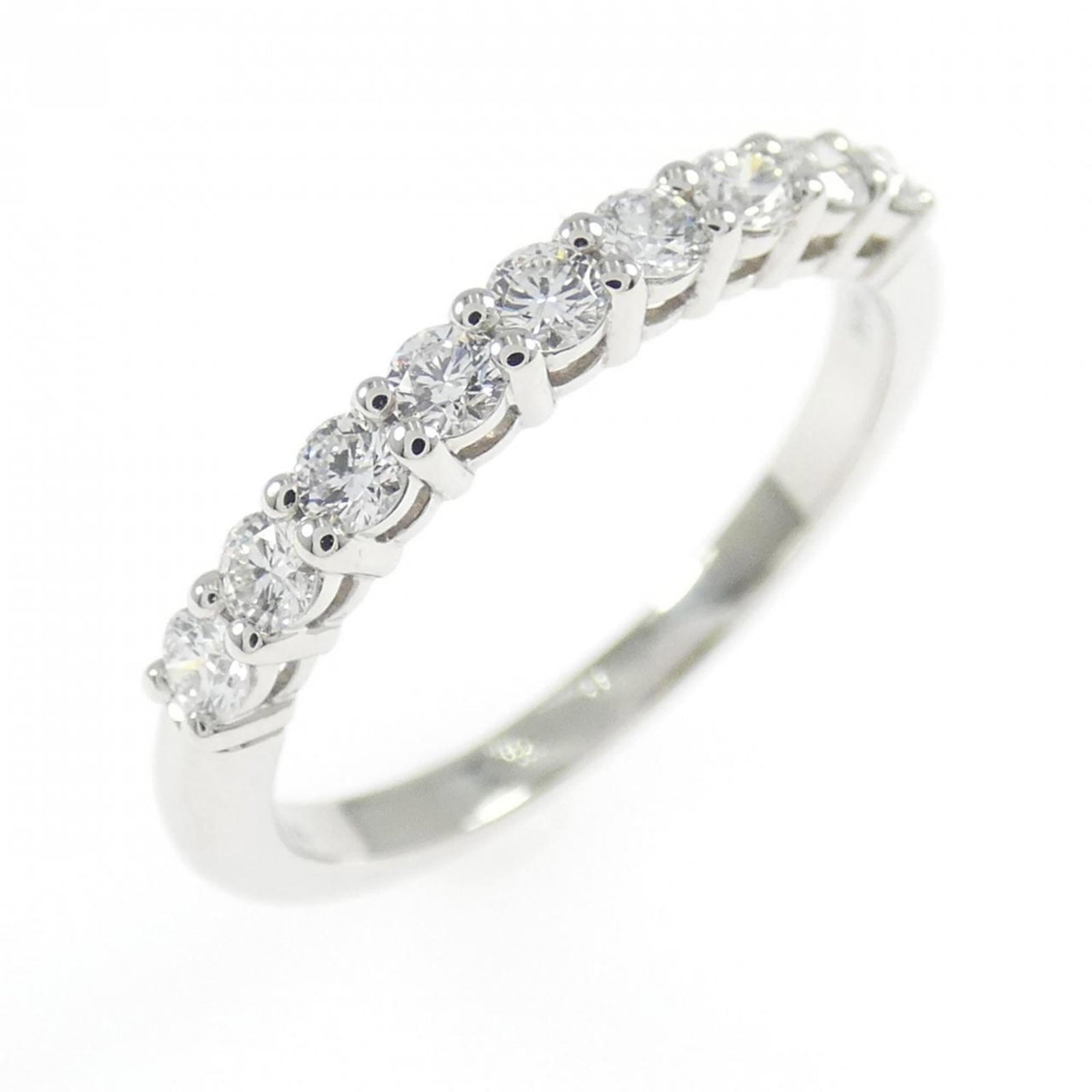 Tiffany Band Ring Platinum 950: Tiffany Band Ring Platinum 950 A stunning platinum band ring from Tiffany & Co., featuring a 950 platinum setting and a beautiful diamond stone, crafted to perfection in this elegant design. This