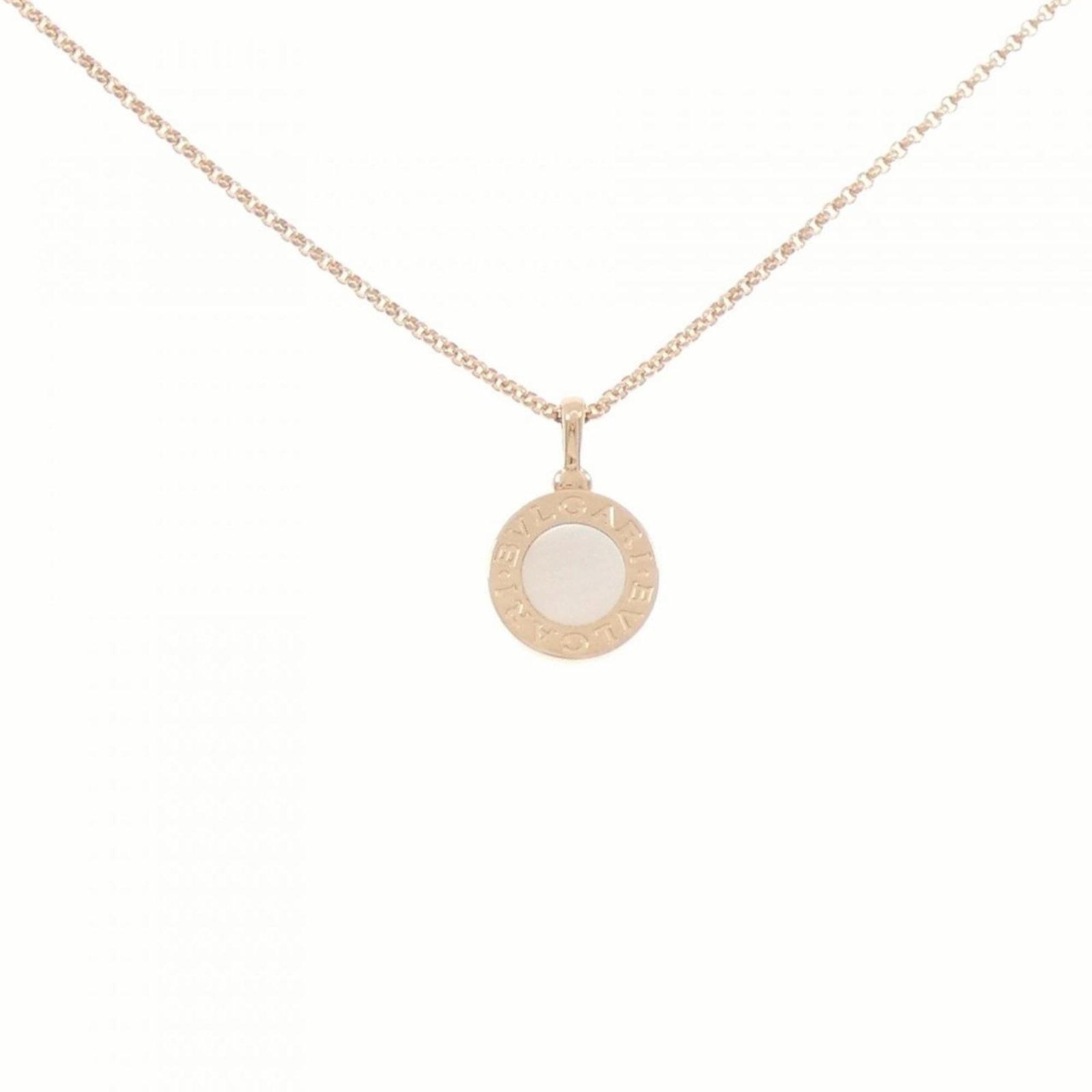 Bvlgari is a necklace.: Bvlgari is a necklace. A stunning 18K pink gold Bvlgari necklace boasts a beautiful pendant that measures 17.1mm x 11mm, adding a touch of elegance to any outfit. The necklace falls comfortably