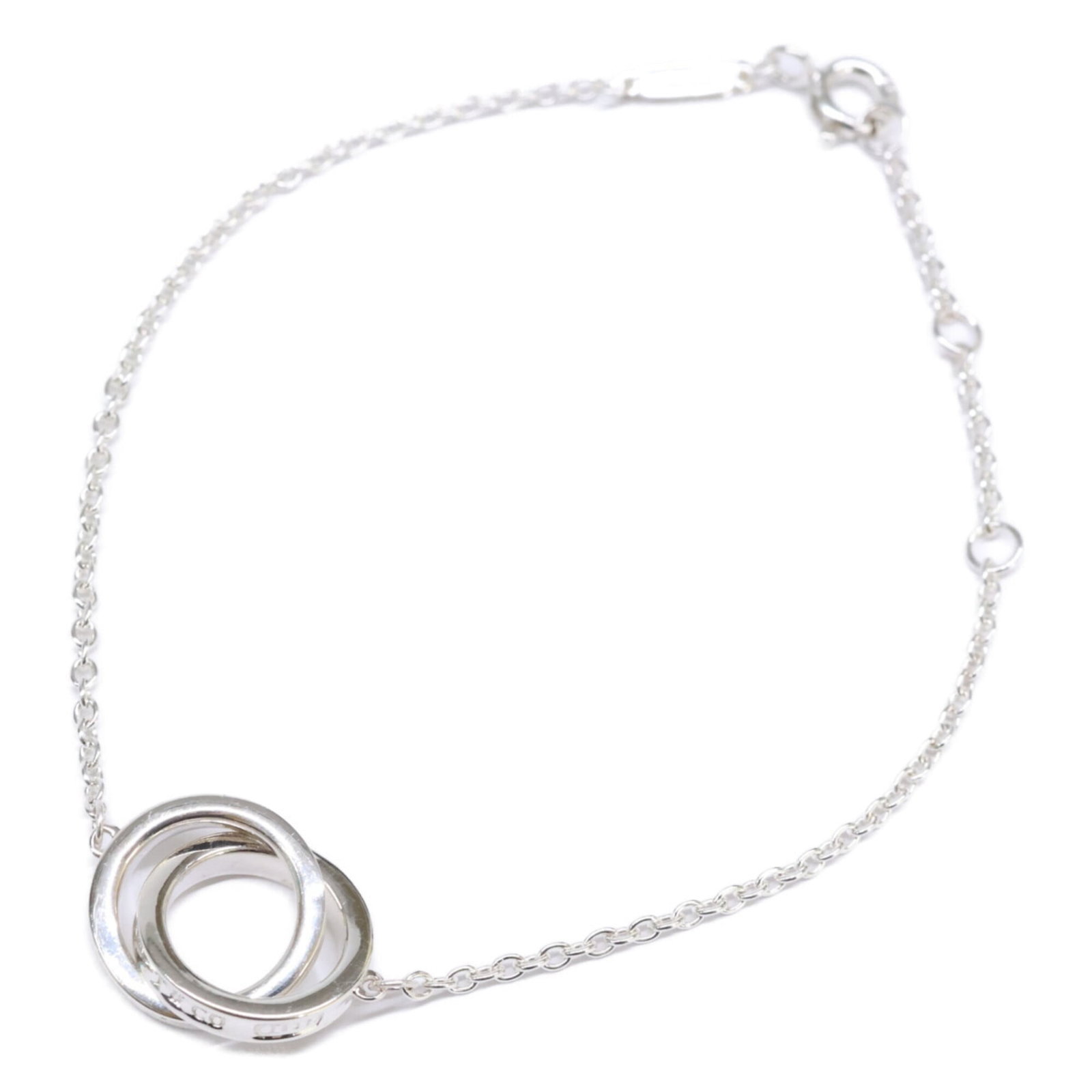 Tiffany Charm Bracelet Silver 925: Tiffany Charm Bracelet Silver 925 A delicate and elegant charm bracelet from Tiffany, crafted from sterling silver 925. This 18.5cm long piece boasts a sleek design with a total weight of 2.9g, making