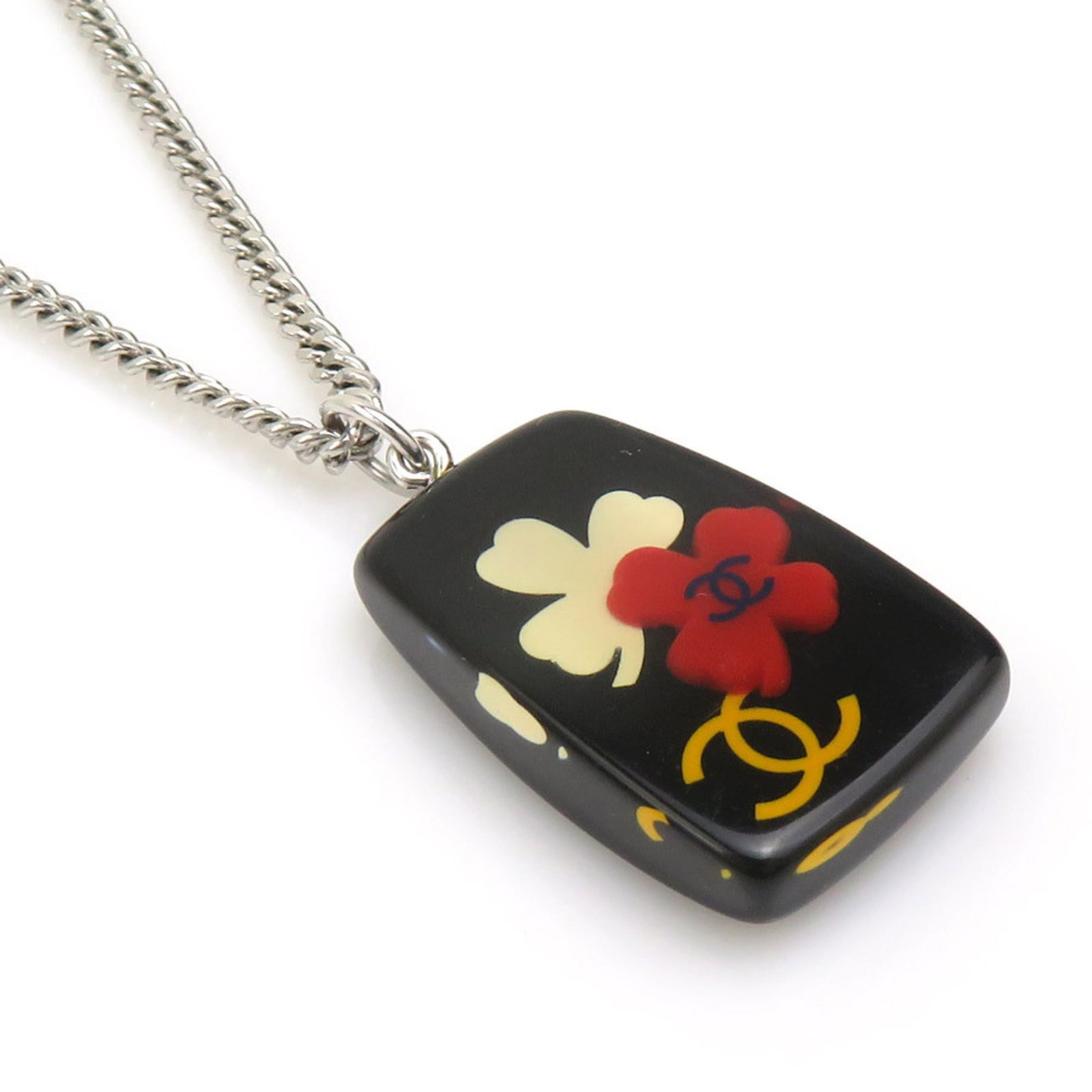 CHANEL Necklace in Resin and Metal, Black Silver, Women's, Free Shipping, 56564a: CHANEL Necklace in Resin and Metal, Black Silver, Women's, Free Shipping, 56564a A sleek and sophisticated Chanel necklace, this black silver piece combines resin and metal for a modern look. With a