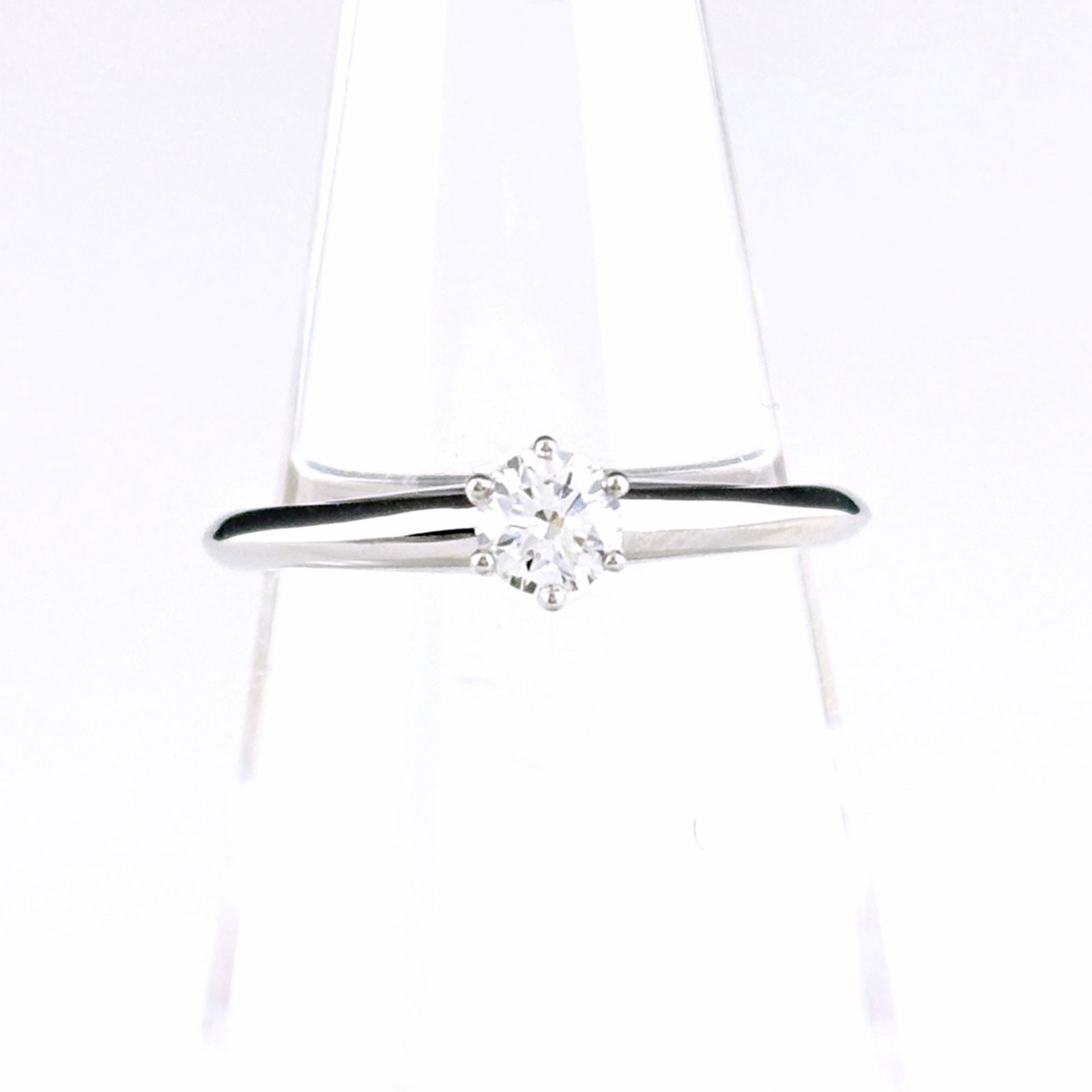 Tiffany and Co platinum diamond solitaire ring for women. (1 of 9)