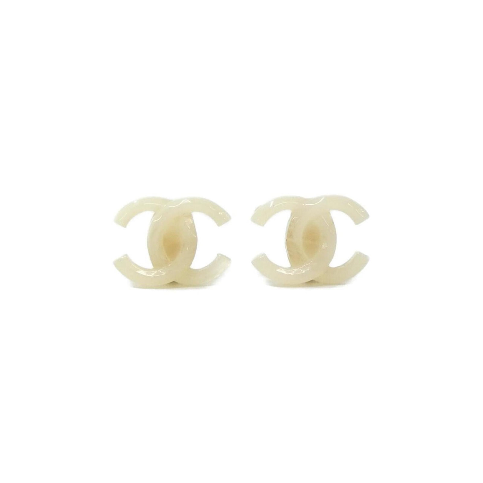 Earrings by Chanel: Earrings by Chanel Ivory clip earrings from Chanel, featuring a classic design with subtle scratches and minor dirt marks that add to their worn-in charm. Measuring 18mm x 25mm, these earrings have be