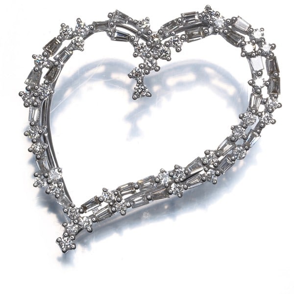 White Gold 18K Diamond 0.80Ct Heart Tapered-Cut Baguette-Cut Pendant: White Gold 18K Diamond 0.80Ct Heart Tapered-Cut Baguette-Cut Pendant A stunning 18k white gold pendant showcases a beautiful 0.80ct diamond in a unique combination of tapered-cut and baguette-cut