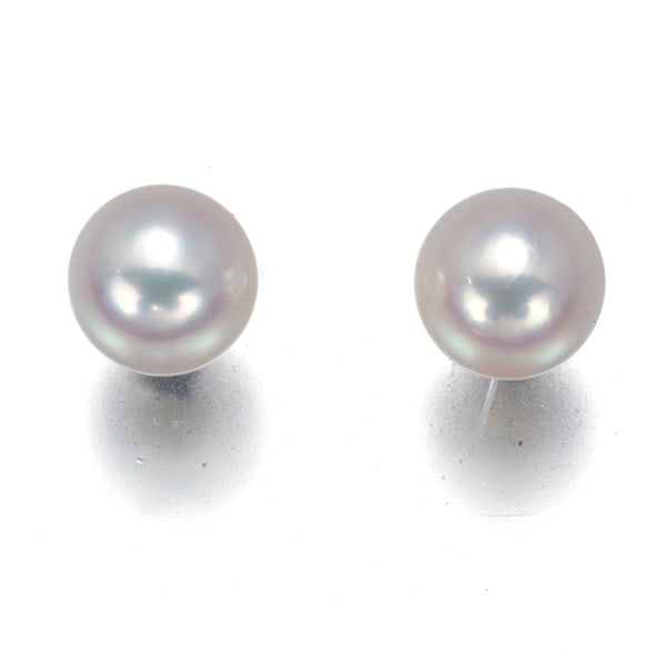 Yellow Gold Mikimoto Earrings 750 18K Solitaire Akoya Pearl 5.6Mm: Yellow Gold Mikimoto Earrings 750 18K Solitaire Akoya Pearl 5.6Mm Elegant and sophisticated, these 18k yellow gold stud earrings showcase a stunning Akoya pearl with a lustrous 5.6mm diameter. Crafted