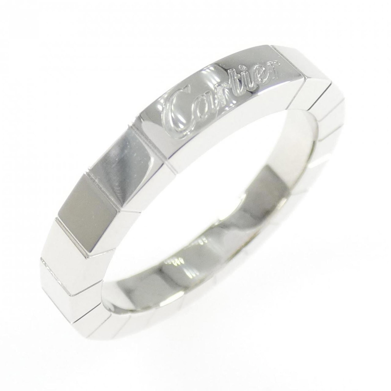 Cartier white gold ring band: Cartier white gold ring band A beautiful Cartier white gold ring band, crafted from 18K precious metal, adds an elegant touch to any outfit with its sleek design and refined finish. This pre-owned