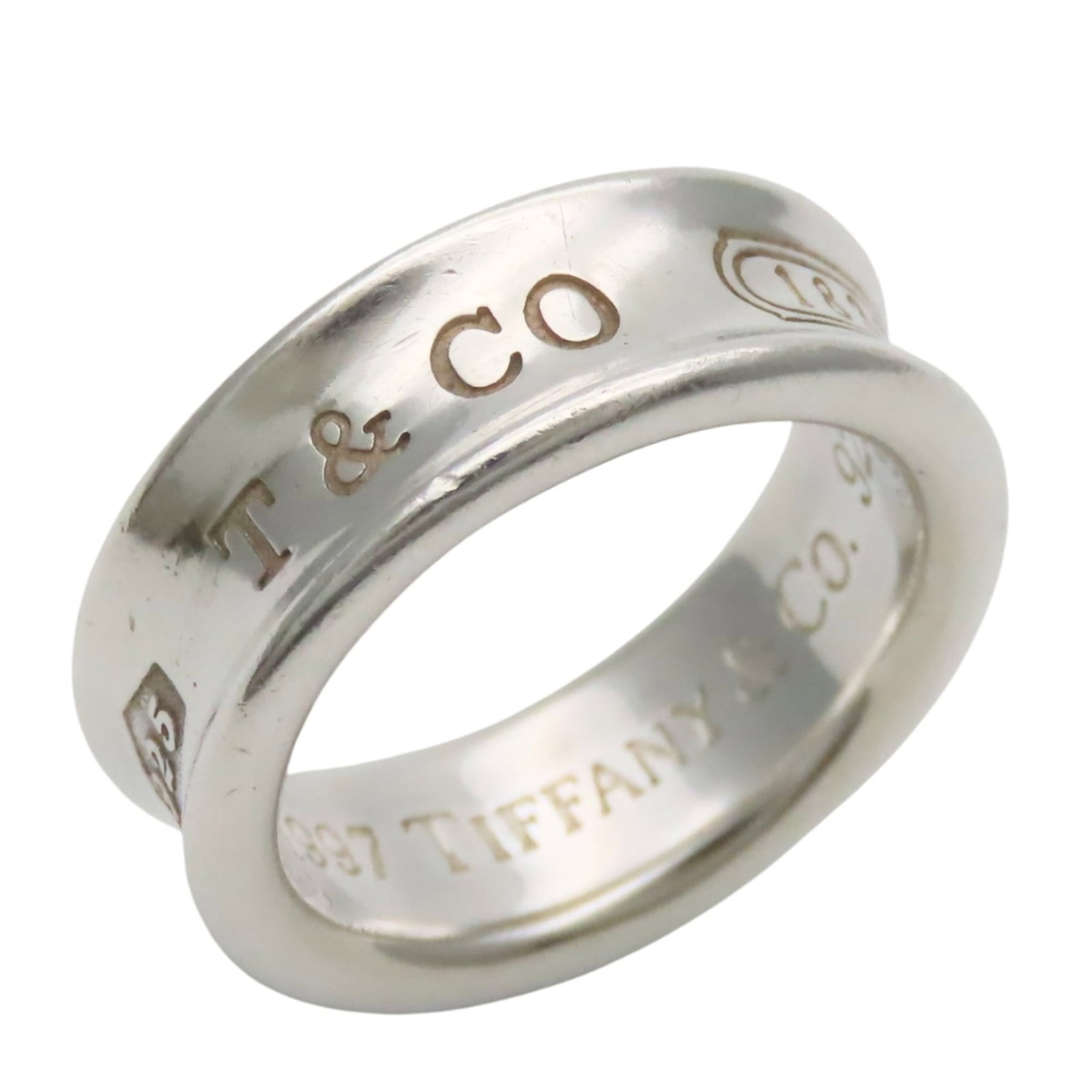 Tiffany silver ring band.: Tiffany silver ring band. A Tiffany silver ring band with 925 sterling silver construction, this elegant piece boasts a slender profile and subtle sheen. With a US size of 5.5 and a width of 6.9mm,