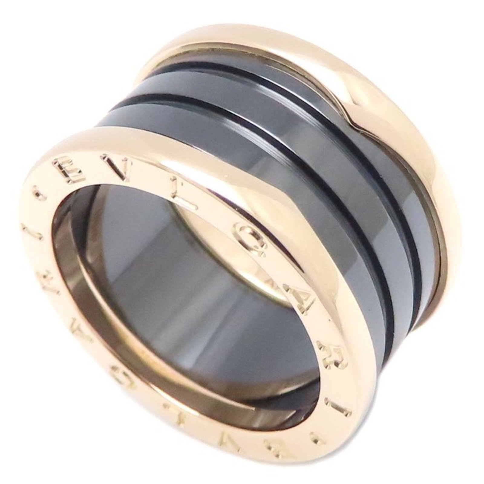 Bvlgari Band Ring Ceramic, Pink Gold (18K): Bvlgari Band Ring Ceramic, Pink Gold (18K) A beautiful Bvlgari Band Ring Ceramic in pink gold (18K) is up for auction, featuring a striking ceramic design that adds a touch of elegance to any outfit. 