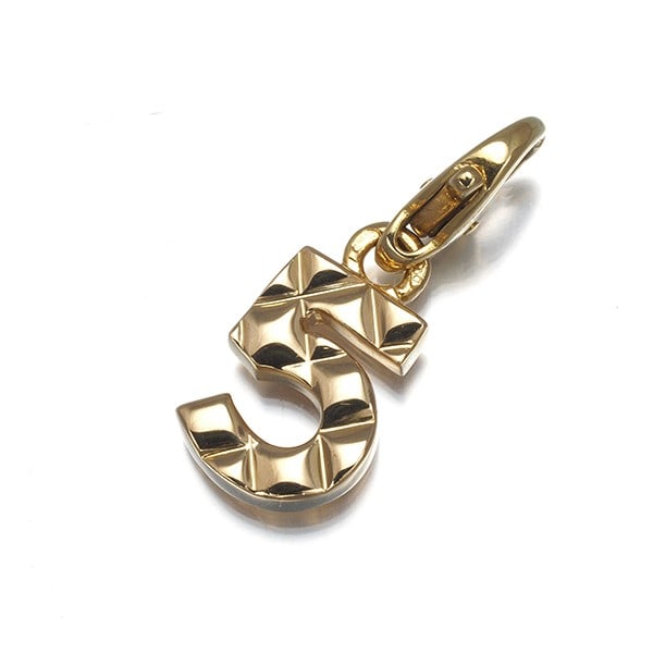 Chanel Pendant Matelasse No.5 Charm 18K 750 Yellow Gold: Chanel Pendant Matelasse No.5 Charm 18K 750 Yellow Gold A stunning 18k yellow gold Matelasse No.5 charm from the iconic CHANEL collection. This delicate pendant showcases the signature interlocking CC