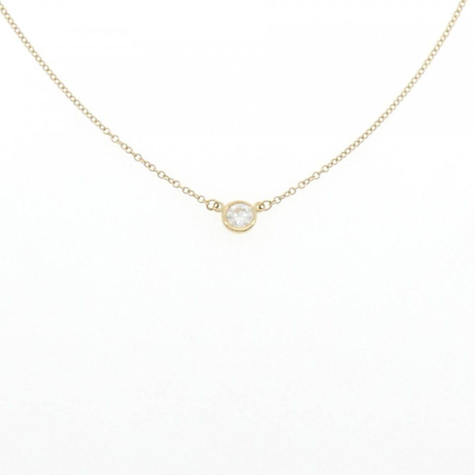 Tiffany by the Yard is a 0.20CT G VS2 3EXT Necklace.: Tiffany by the Yard is a 0.20CT G VS2 3EXT Necklace. Experience the timeless elegance of Tiffany & Co.'s iconic yellow gold necklace, featuring a 0.20ct G VS2 diamond pendant. This beautiful piece