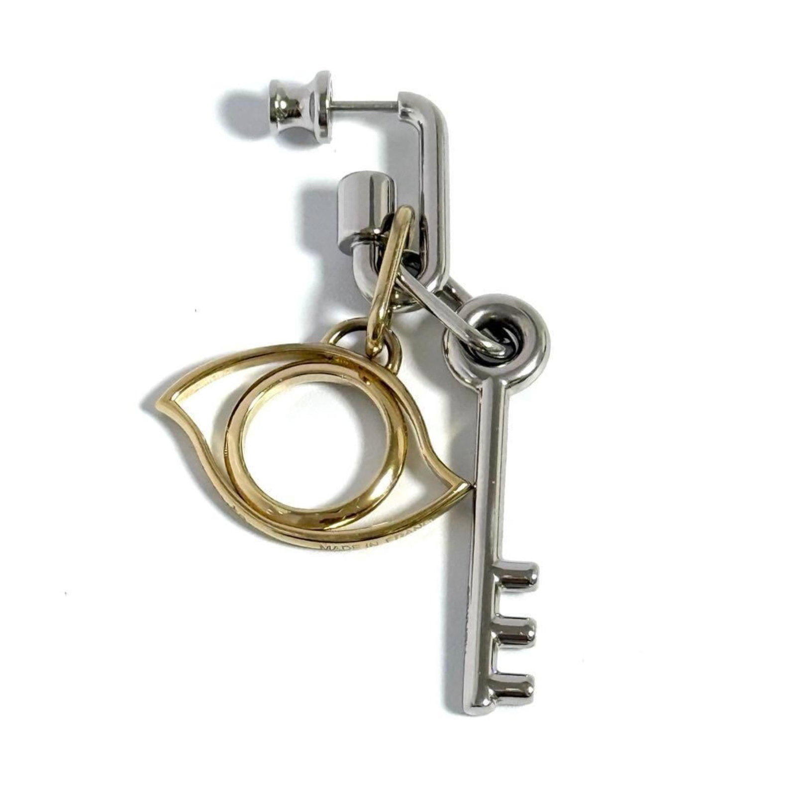 Hermes Metal Drop Earrings: Hermes Metal Drop Earrings Authentic Hermes Metal Drop Earrings for sale, featuring a sleek metal design with a subtle drop shape. Made from high-quality metal, these earrings showcase a classic
