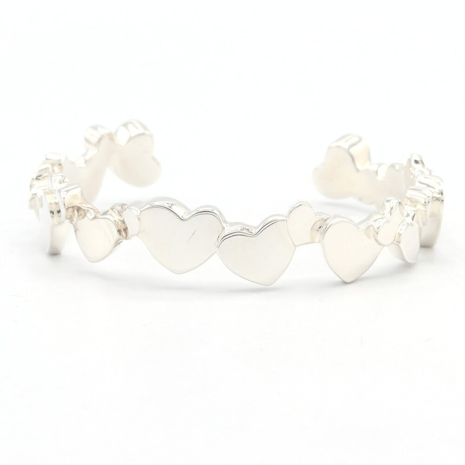 Tiffany Bangle Sterling Silver 925: Tiffany Bangle Sterling Silver 925 A beautiful Tiffany sterling silver bangle with a classic design, this 16cm long piece is crafted from high-quality 925 silver and has been well-loved over time, wit