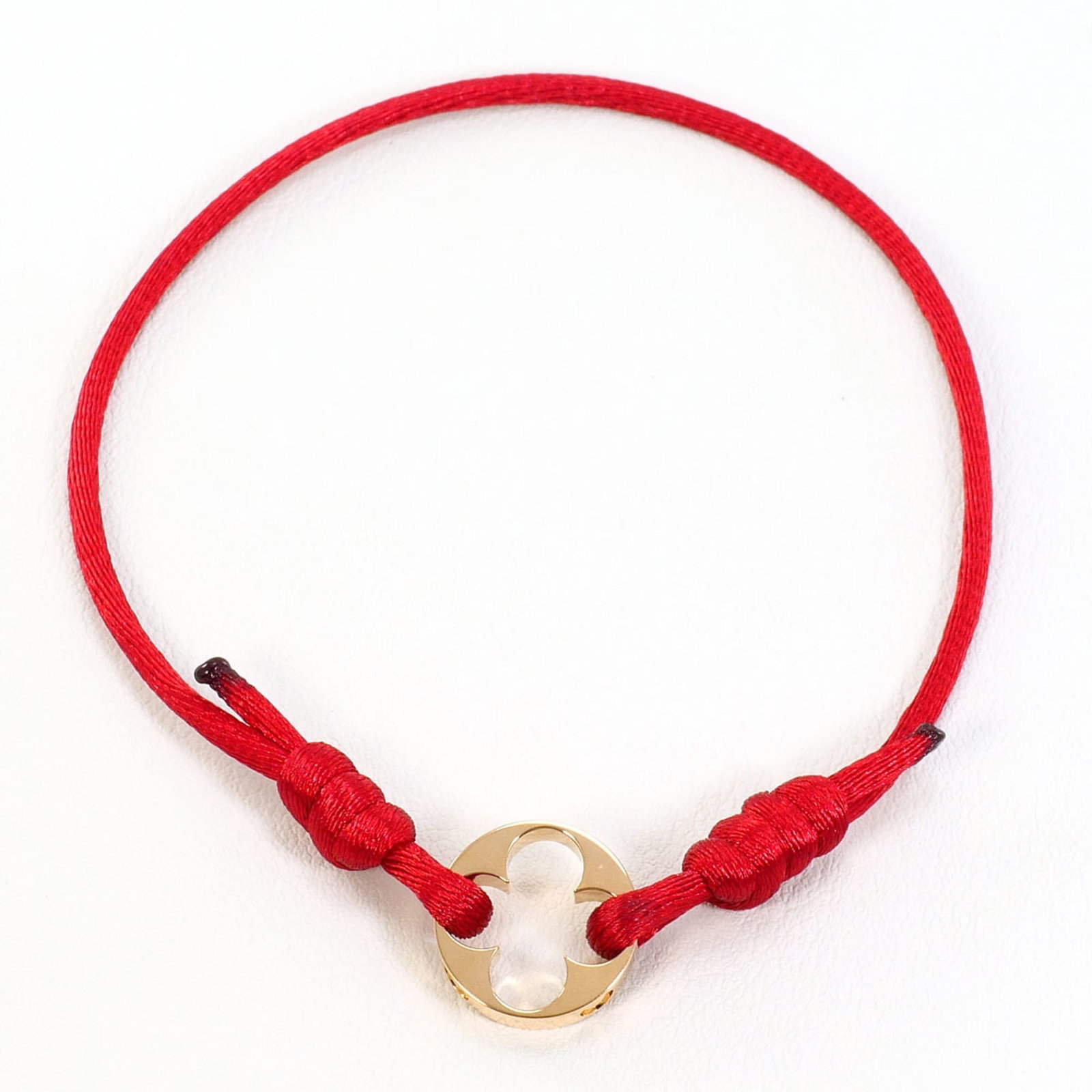 Louis Vuitton Charm Bracelet Pink Gold (18K): Louis Vuitton Charm Bracelet Pink Gold (18K) A delicate 18K pink gold charm bracelet from Louis Vuitton, featuring a subtle pink hue that adds a touch of elegance to any outfit. Measuring 20.5cm in le