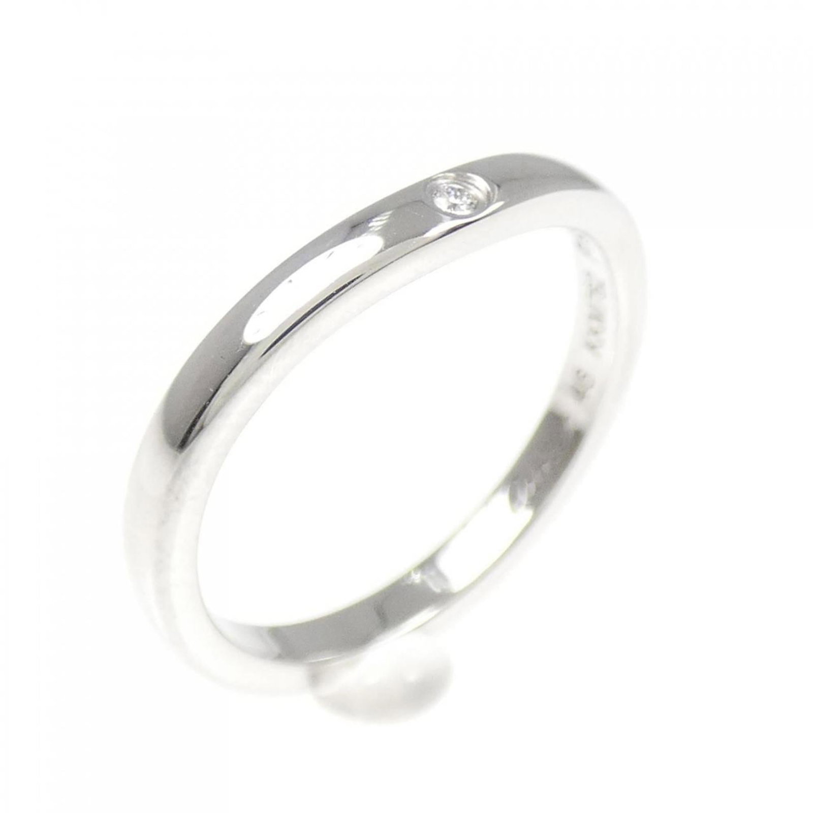 Cartier band ring is platinum: Cartier band ring is platinum A stunning platinum band ring from renowned luxury brand Cartier, this 46mm ring boasts sleek design and premium materials. In near-perfect condition, it showcases