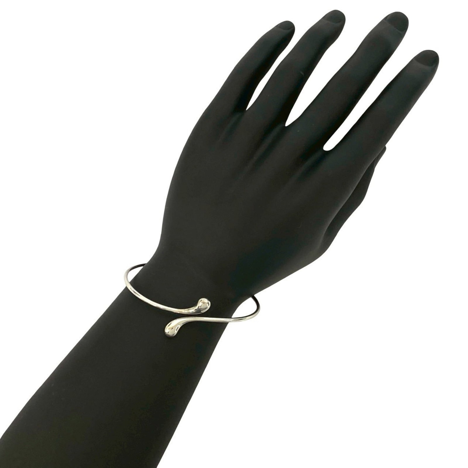 Tiffany silver bangle: Tiffany silver bangle A beautiful Tiffany silver bangle, crafted from 925 sterling silver and measuring 18cm in length, adds a touch of elegance to any outfit. With its classic design and silver