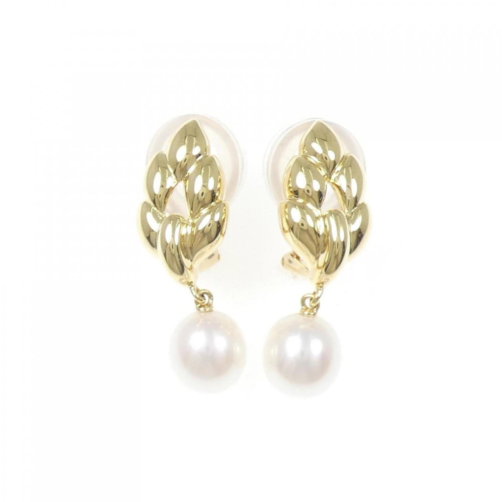 Yellow Gold Mikimoto Earrings 18K: Yellow Gold Mikimoto Earrings 18K These 18K yellow gold Mikimoto earrings are a beautiful example of understated elegance, with their subtle size and refined design making them perfect for everyday