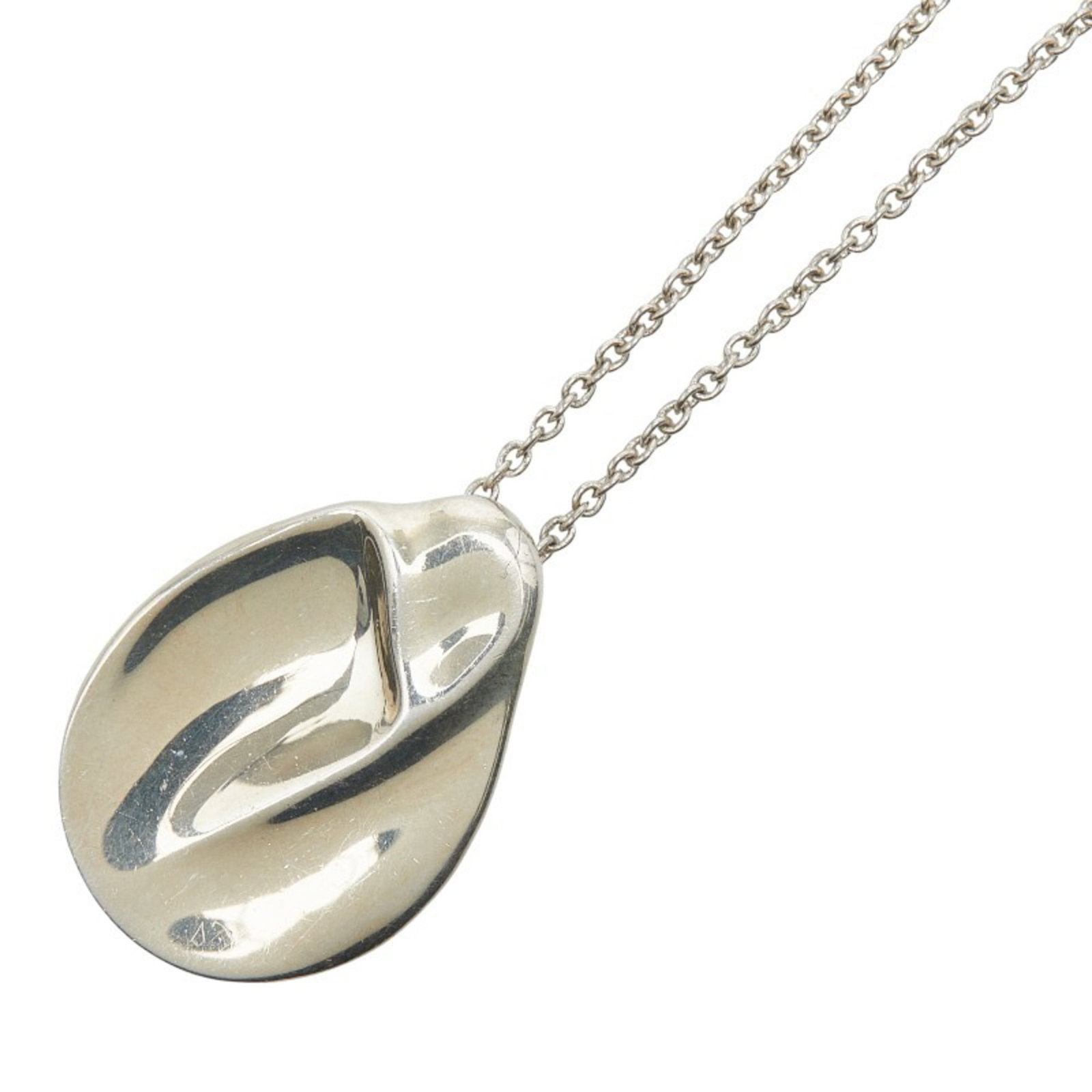 Tiffany & Co. Madonna necklace in 925 silver for women.: Tiffany & Co. Madonna necklace in 925 silver for women. A stunning Tiffany & Co. Madonna necklace in 925 silver, featuring a classic design with intricate details. This elegant piece is crafted from