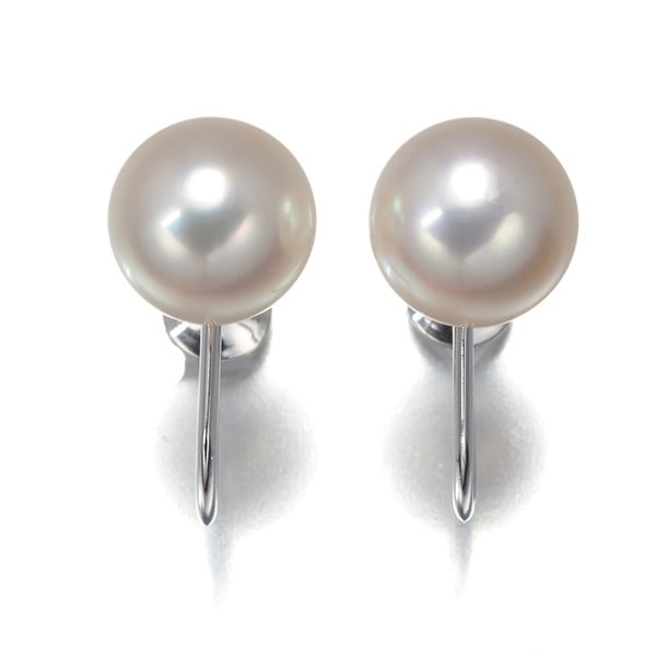 White Gold Solitaire 750 18K 7.8mm Akoya Pearl Mikimoto Earrings: White Gold Solitaire 750 18K 7.8mm Akoya Pearl Mikimoto Earrings Elegant simplicity is at the heart of these stunning 18k white gold earrings, featuring a single 7.8mm Akoya pearl from Japan, expertly