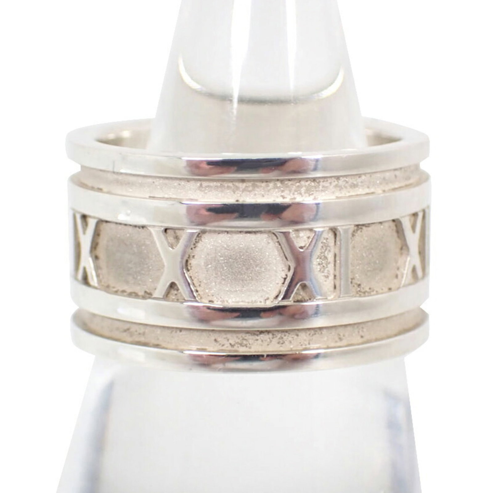 Tiffany Band Ring Sterling Silver 925: Tiffany Band Ring Sterling Silver 925 A beautiful Tiffany band ring made from sterling silver 925, this elegant piece is crafted with attention to detail and durability in mind. With its classic