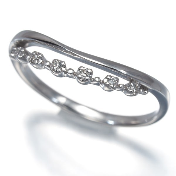 Vendome Ring Diamond Wave Us5.25-5.5 10K 416 White Gold: Vendome Ring Diamond Wave Us5.25-5.5 10K 416 White Gold A stunning 10k white gold ring from Vendome, set with a beautiful natural diamond. This elegant piece boasts a unique diamond wave design,