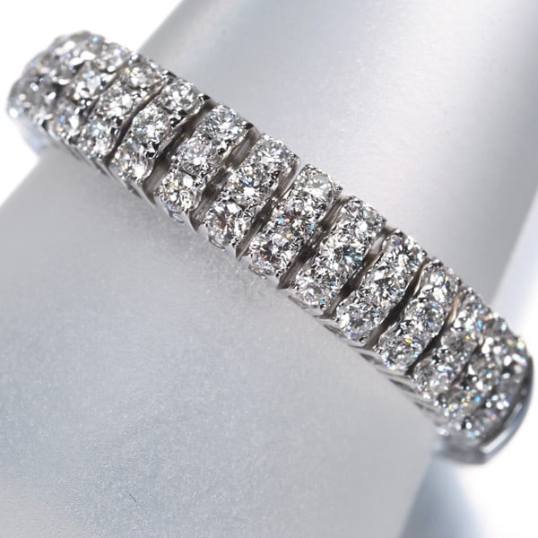Diamond ring in 18K white gold with a 0.70ct diamond. (1 of 6)