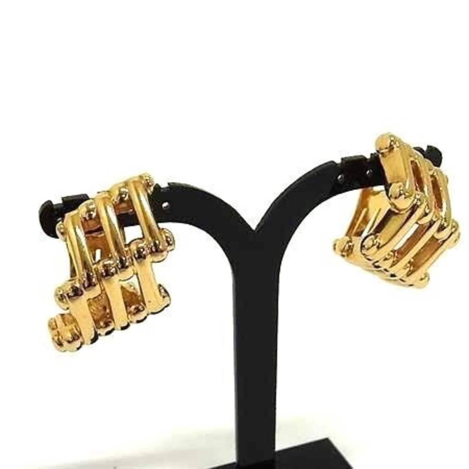 Christian Dior Clip Metal Earrings: Christian Dior Clip Metal Earrings Elevate your everyday look with these Christian Dior clip metal earrings in gold. Featuring the iconic brand's signature style, these earrings showcase a sleek and